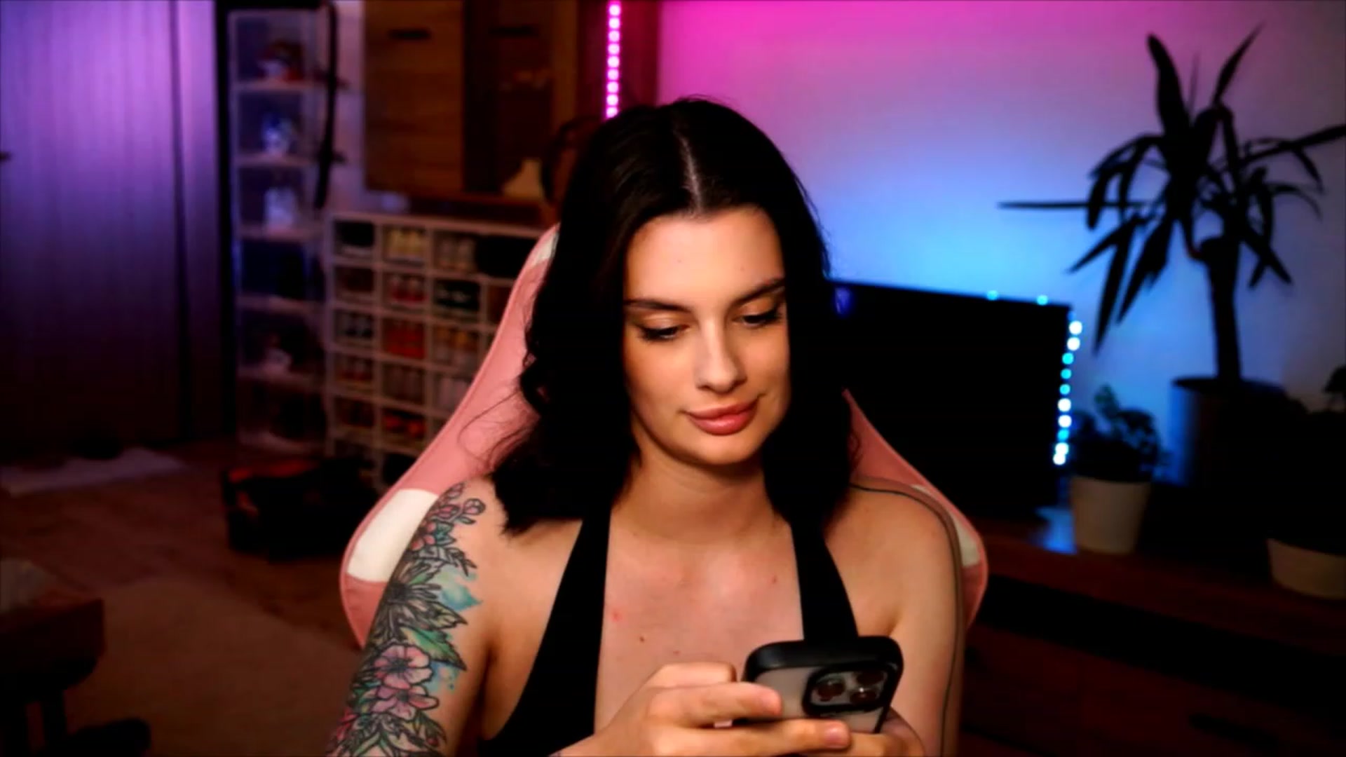 Gallery image thumbnail from lucynutty's myfreecams stream on, 06/13/2023, 21:30 image 3 of 20