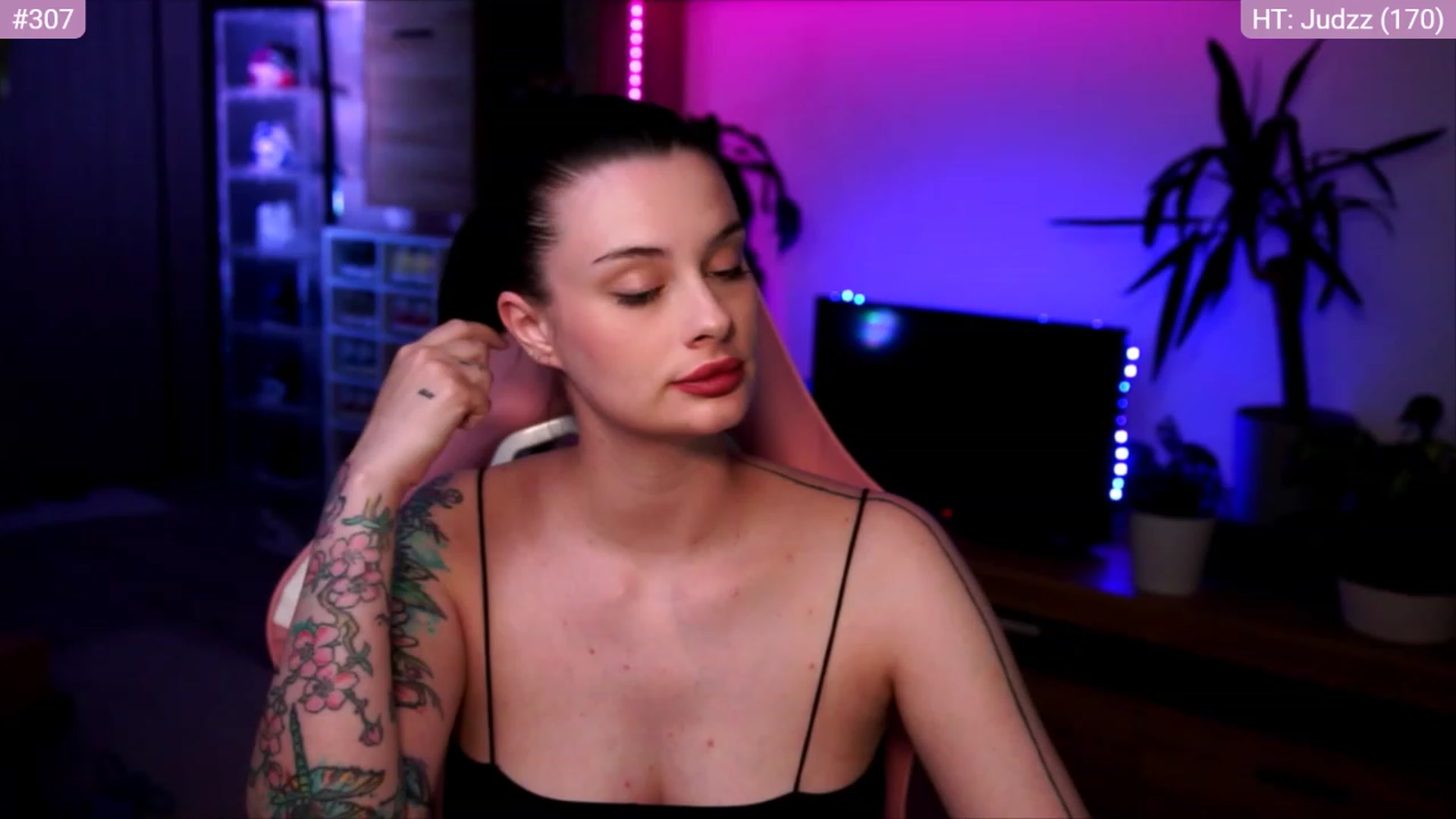 Gallery image thumbnail from lucynutty's myfreecams stream on, 06/14/2023, 19:53 image 14 of 20