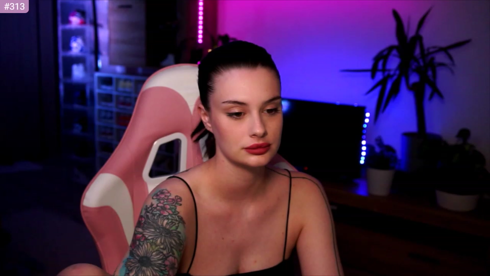 Gallery image thumbnail from lucynutty's myfreecams stream on, 06/14/2023, 19:53 image 3 of 20