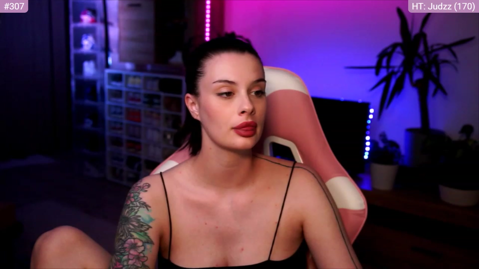 Gallery image thumbnail from lucynutty's myfreecams stream on, 06/14/2023, 19:53 image 18 of 20