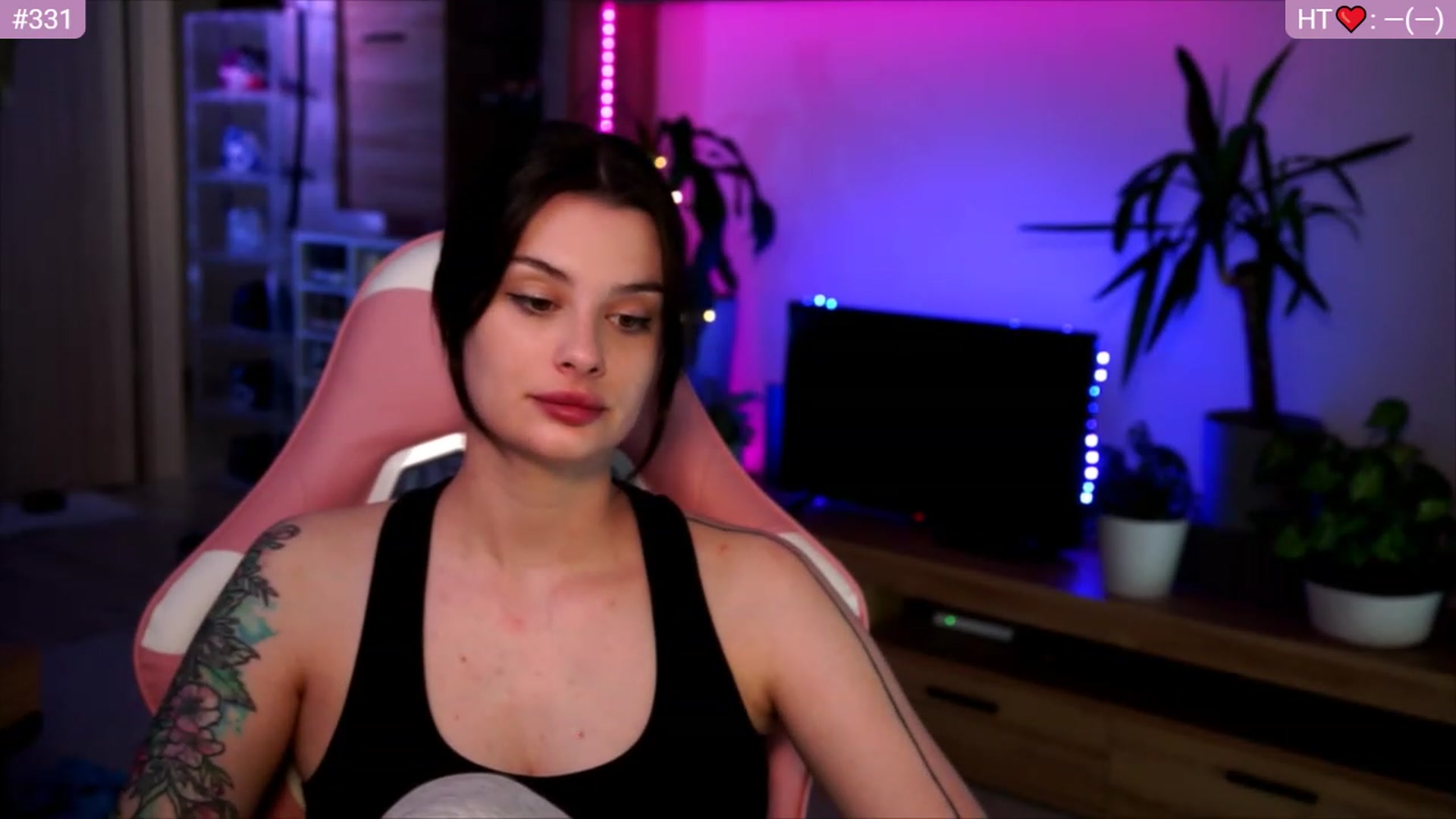 Gallery image thumbnail from lucynutty's myfreecams stream on, 06/15/2023, 09:06 image 14 of 20