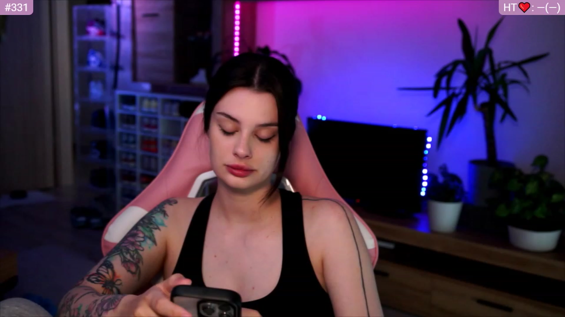 Gallery image thumbnail from lucynutty's myfreecams stream on, 06/15/2023, 09:06 image 7 of 20
