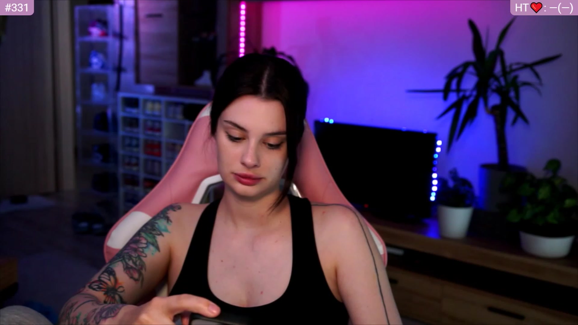 Gallery image thumbnail from lucynutty's myfreecams stream on, 06/15/2023, 09:06 image 8 of 20