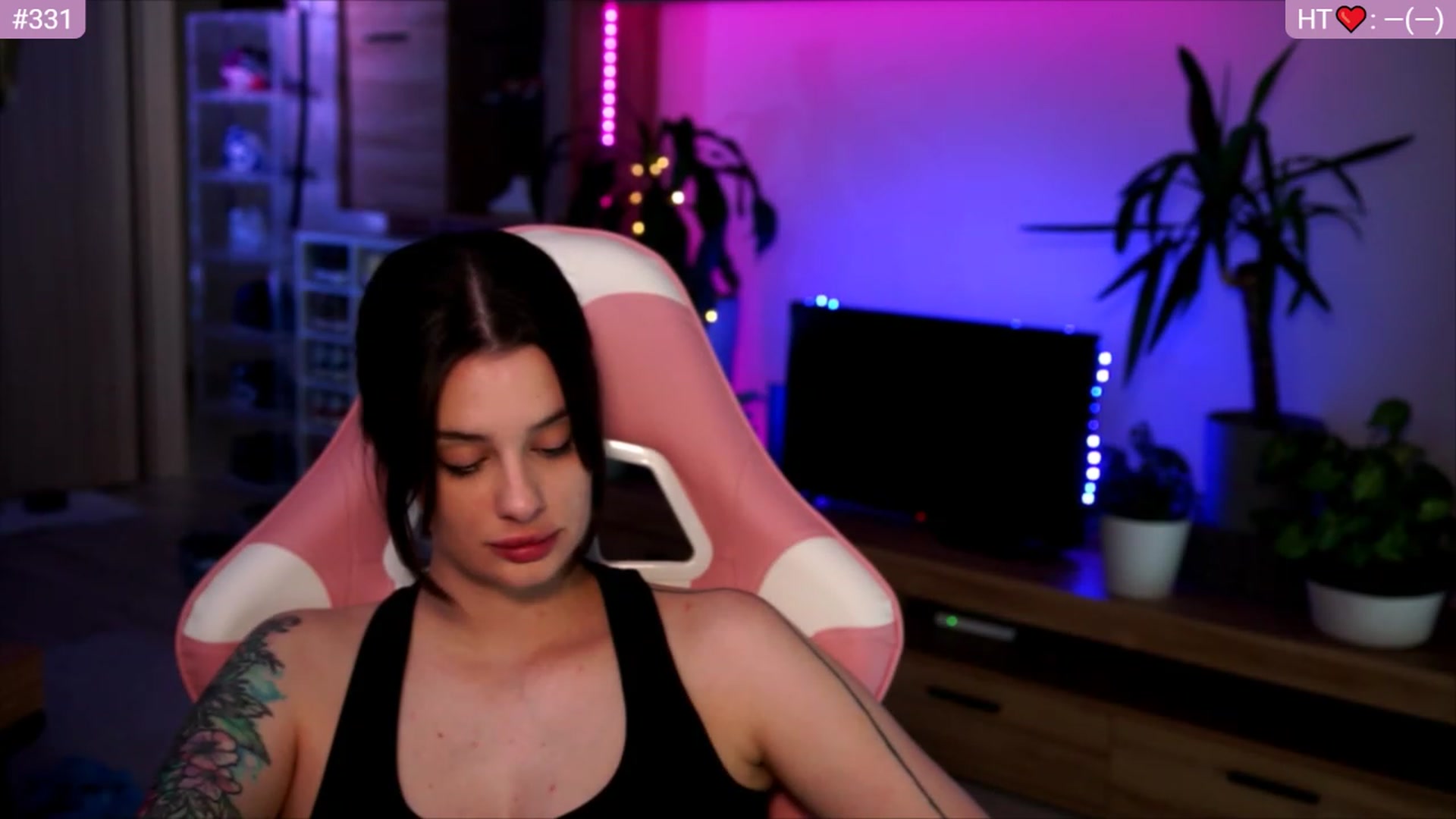 Gallery image thumbnail from lucynutty's myfreecams stream on, 06/15/2023, 09:06 image 19 of 20