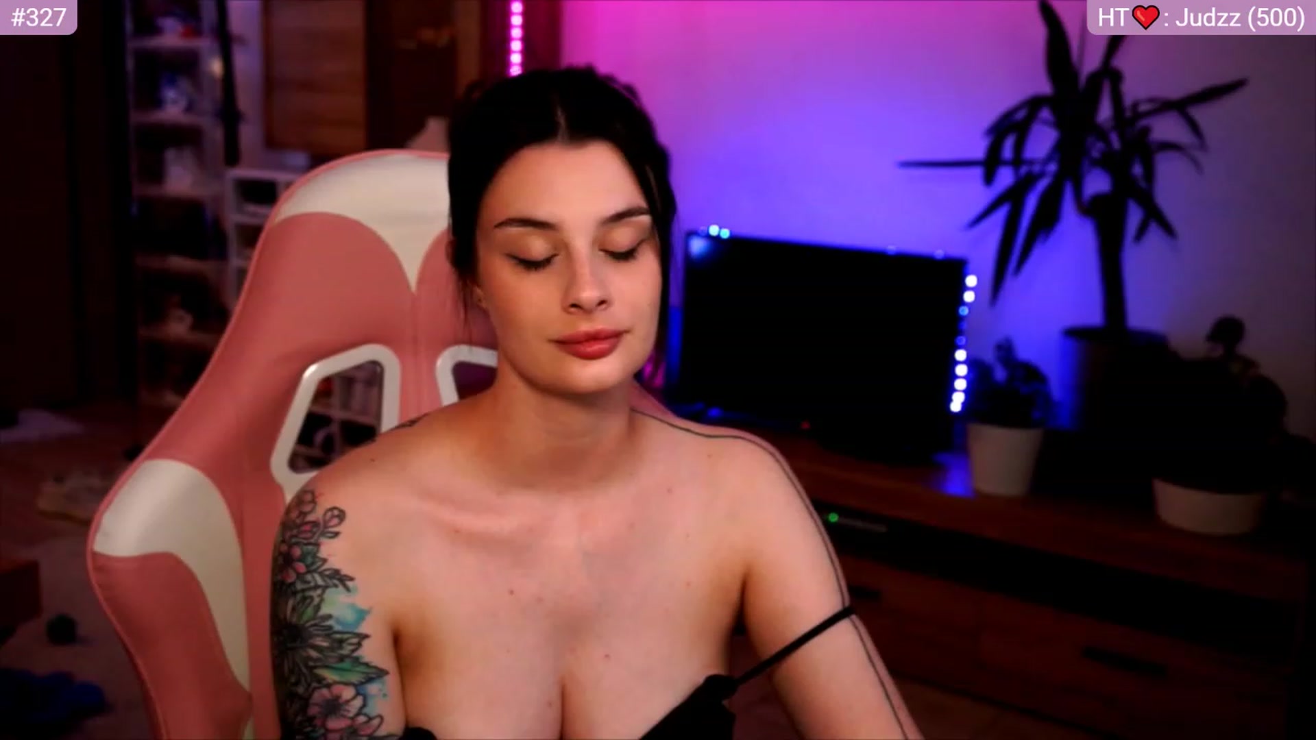 Gallery image thumbnail from lucynutty's myfreecams stream on, 06/15/2023, 20:56 image 8 of 20