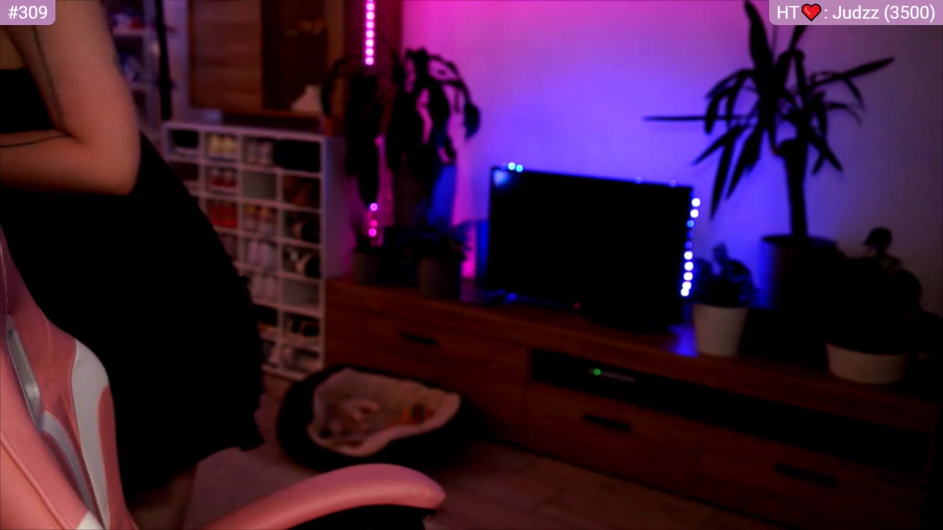 Gallery image thumbnail from lucynutty's myfreecams stream on, 06/15/2023, 20:56 image 12 of 20