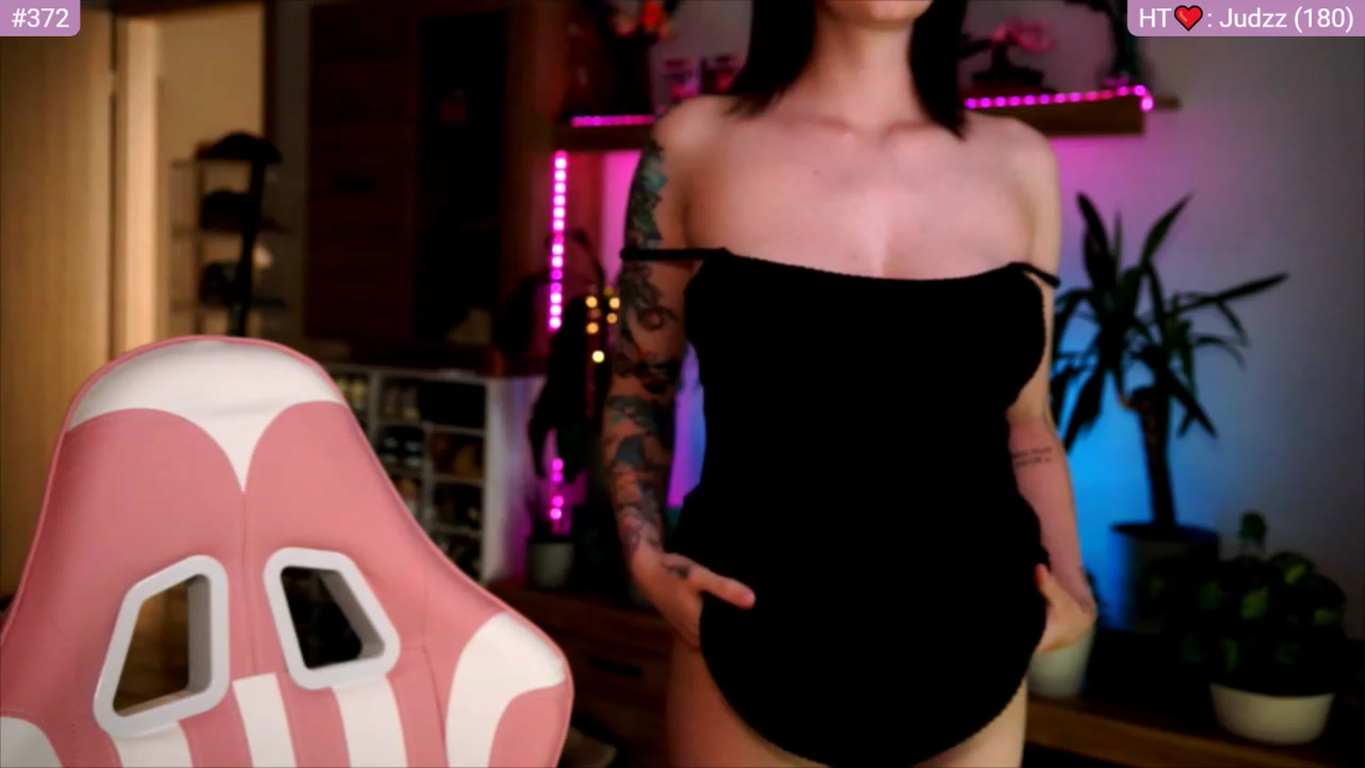 Gallery image thumbnail from lucynutty's myfreecams stream on, 06/17/2023, 18:13 image 1 of 20