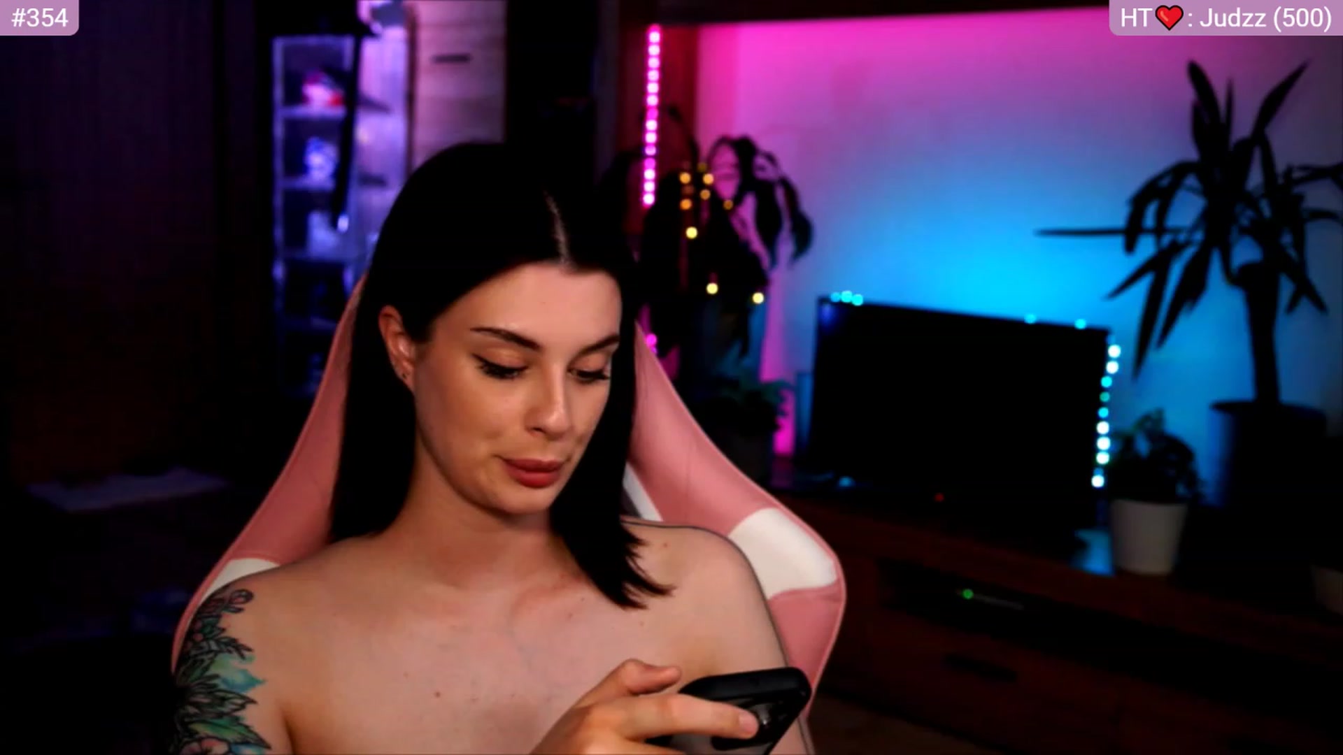 Gallery image thumbnail from lucynutty's myfreecams stream on, 06/17/2023, 19:47 image 2 of 20