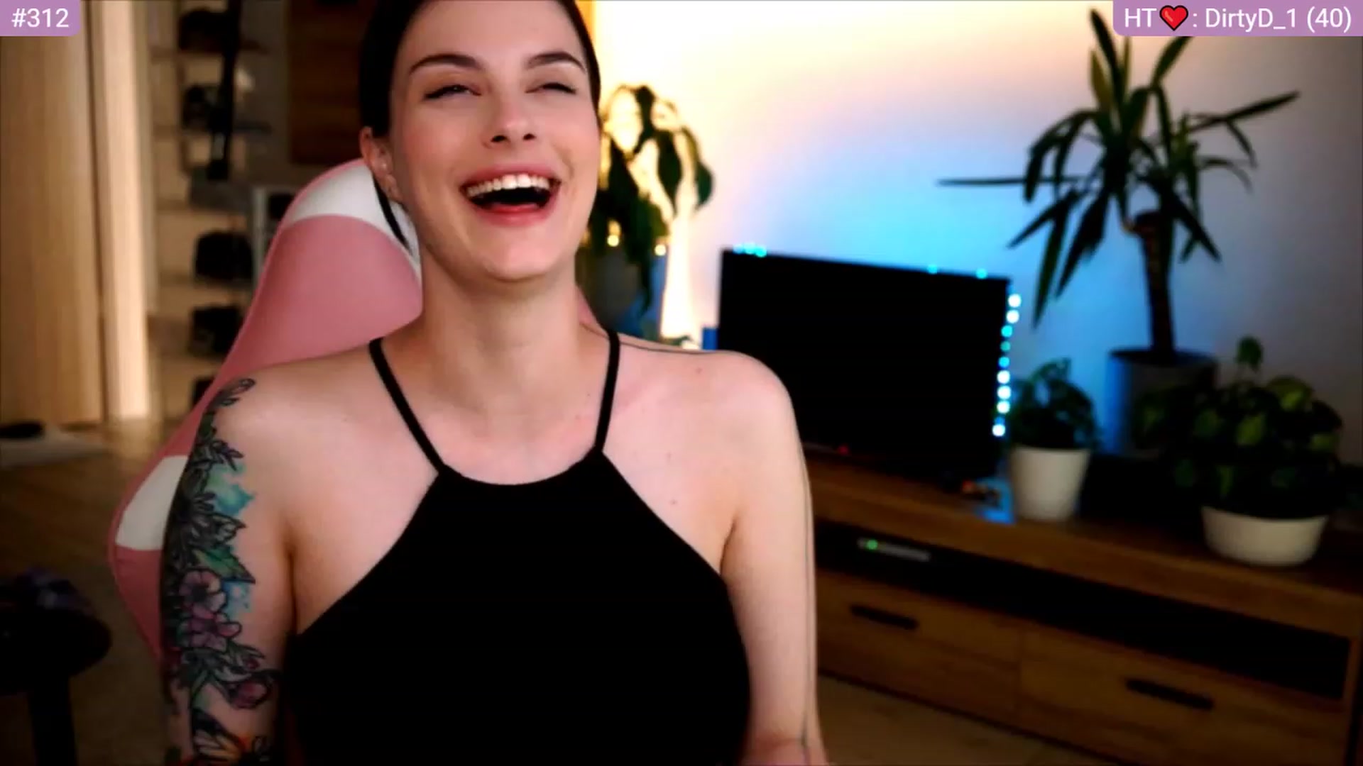 Gallery image thumbnail from lucynutty's myfreecams stream on, 06/18/2023, 17:28 image 6 of 20