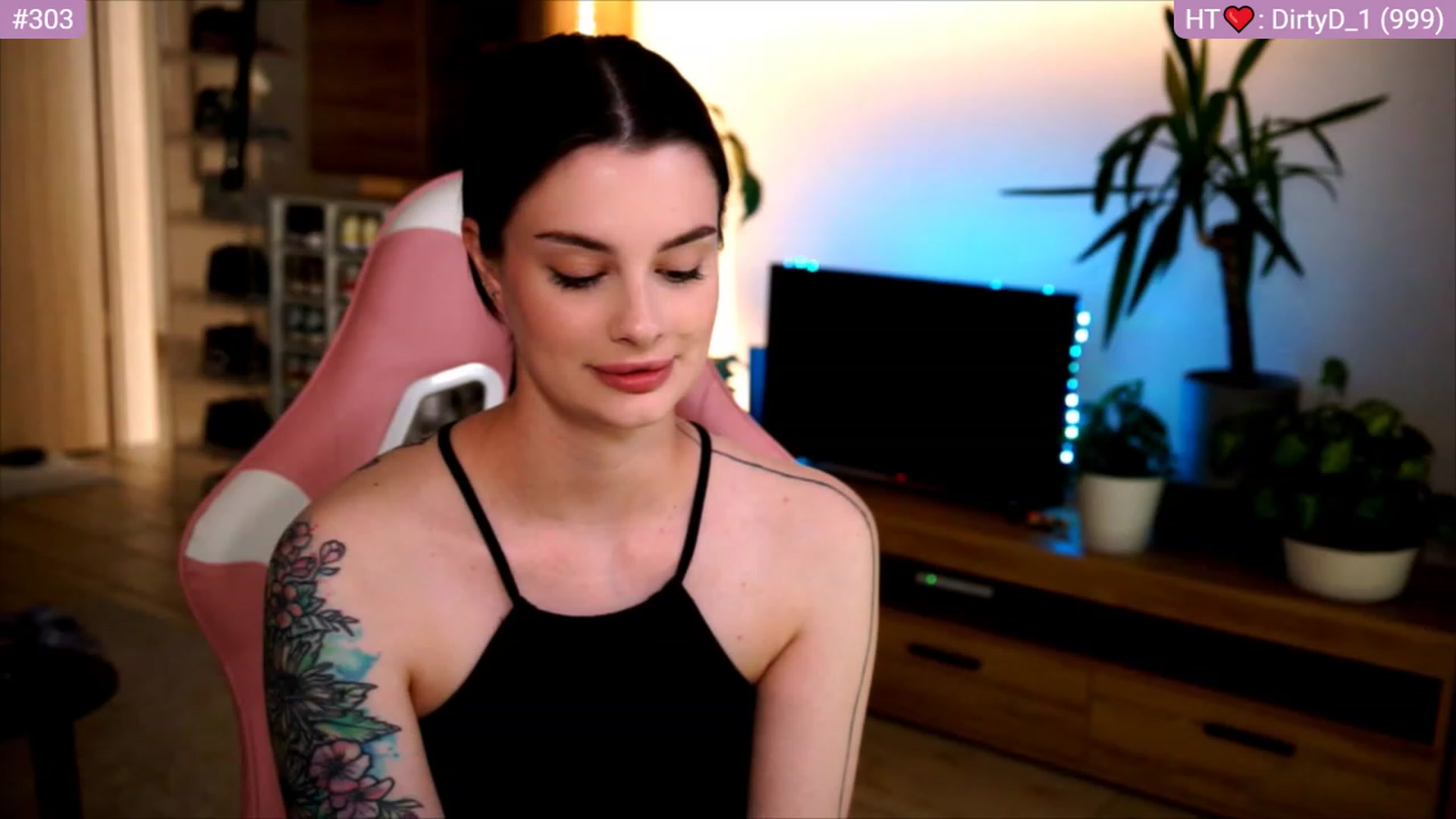 Gallery image thumbnail from lucynutty's myfreecams stream on, 06/18/2023, 17:28 image 7 of 20