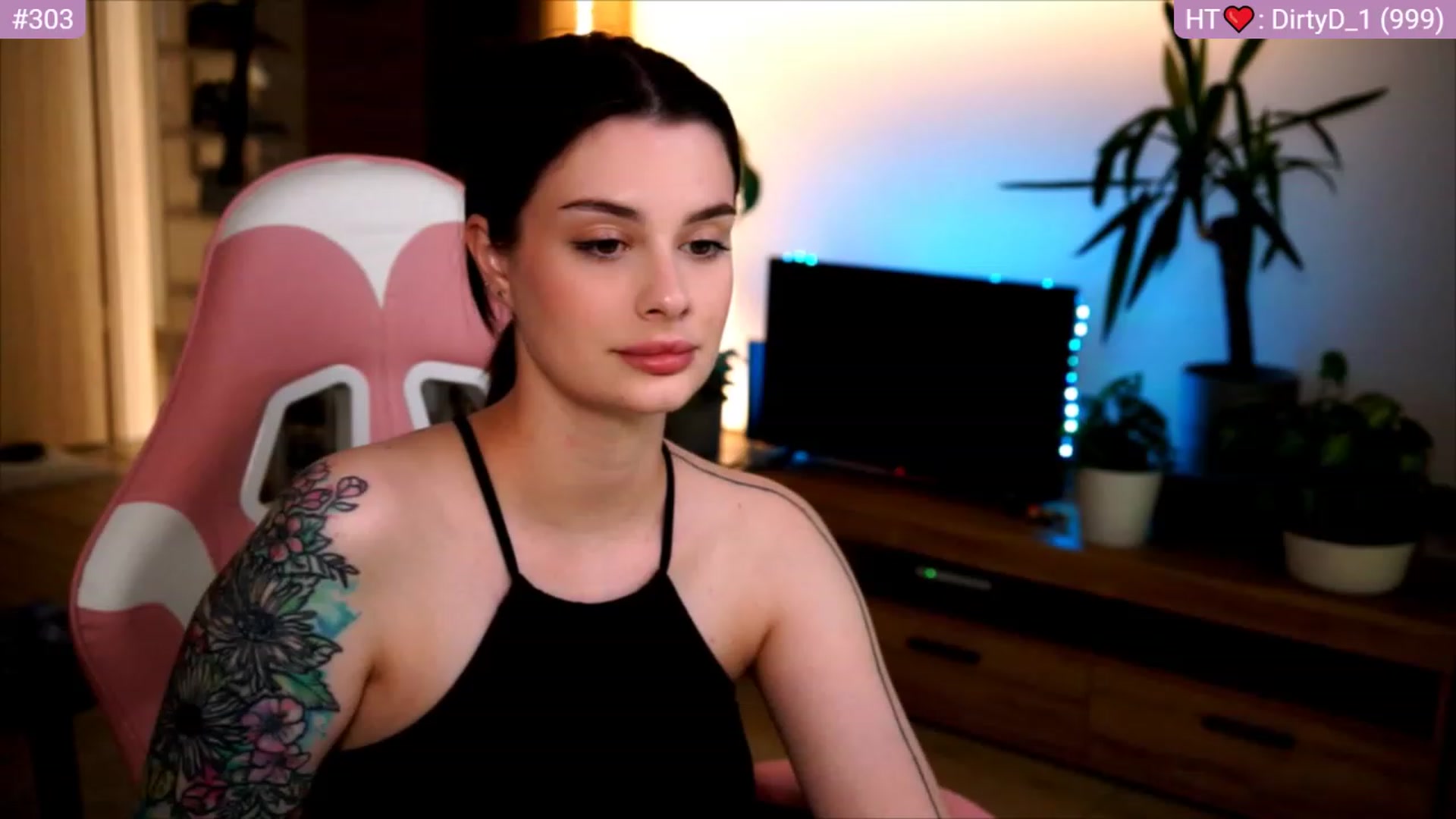 Gallery image thumbnail from lucynutty's myfreecams stream on, 06/18/2023, 17:28 image 14 of 20