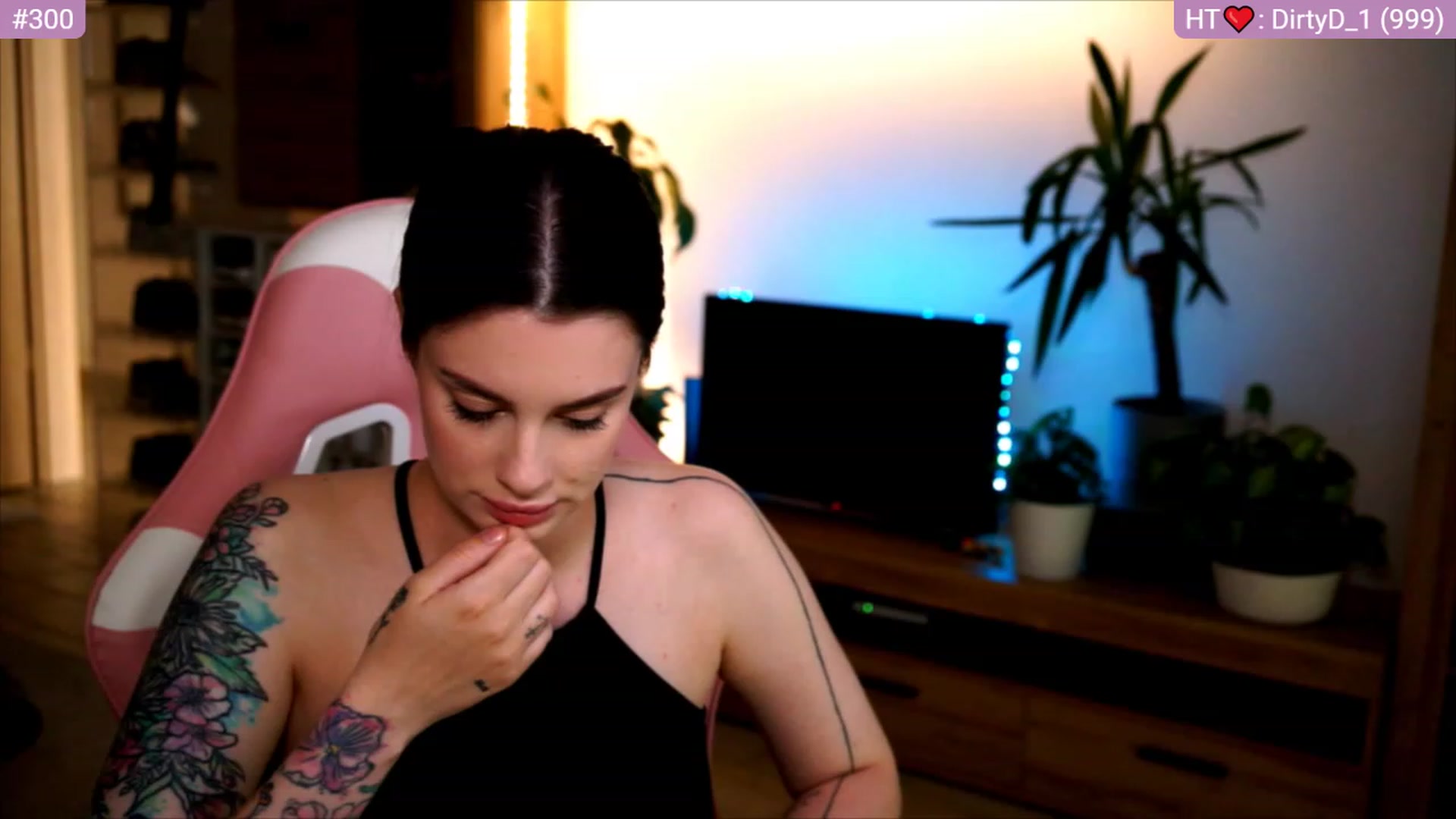 Gallery image thumbnail from lucynutty's myfreecams stream on, 06/18/2023, 17:28 image 17 of 20