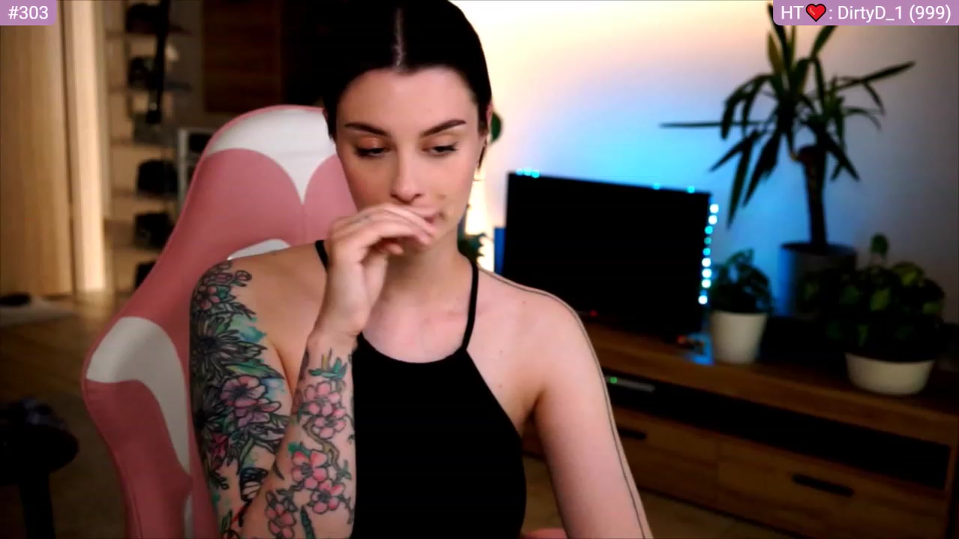 Gallery image thumbnail from lucynutty's myfreecams stream on, 06/18/2023, 17:28 image 8 of 20