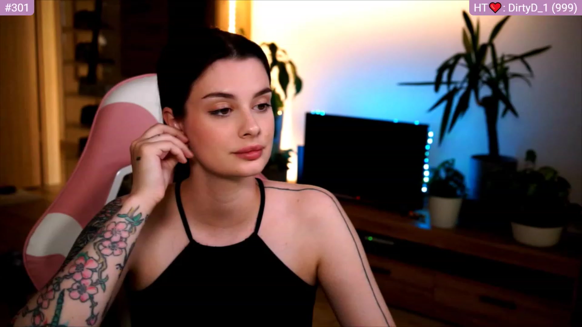 Gallery image thumbnail from lucynutty's myfreecams stream on, 06/18/2023, 19:08 image 2 of 20