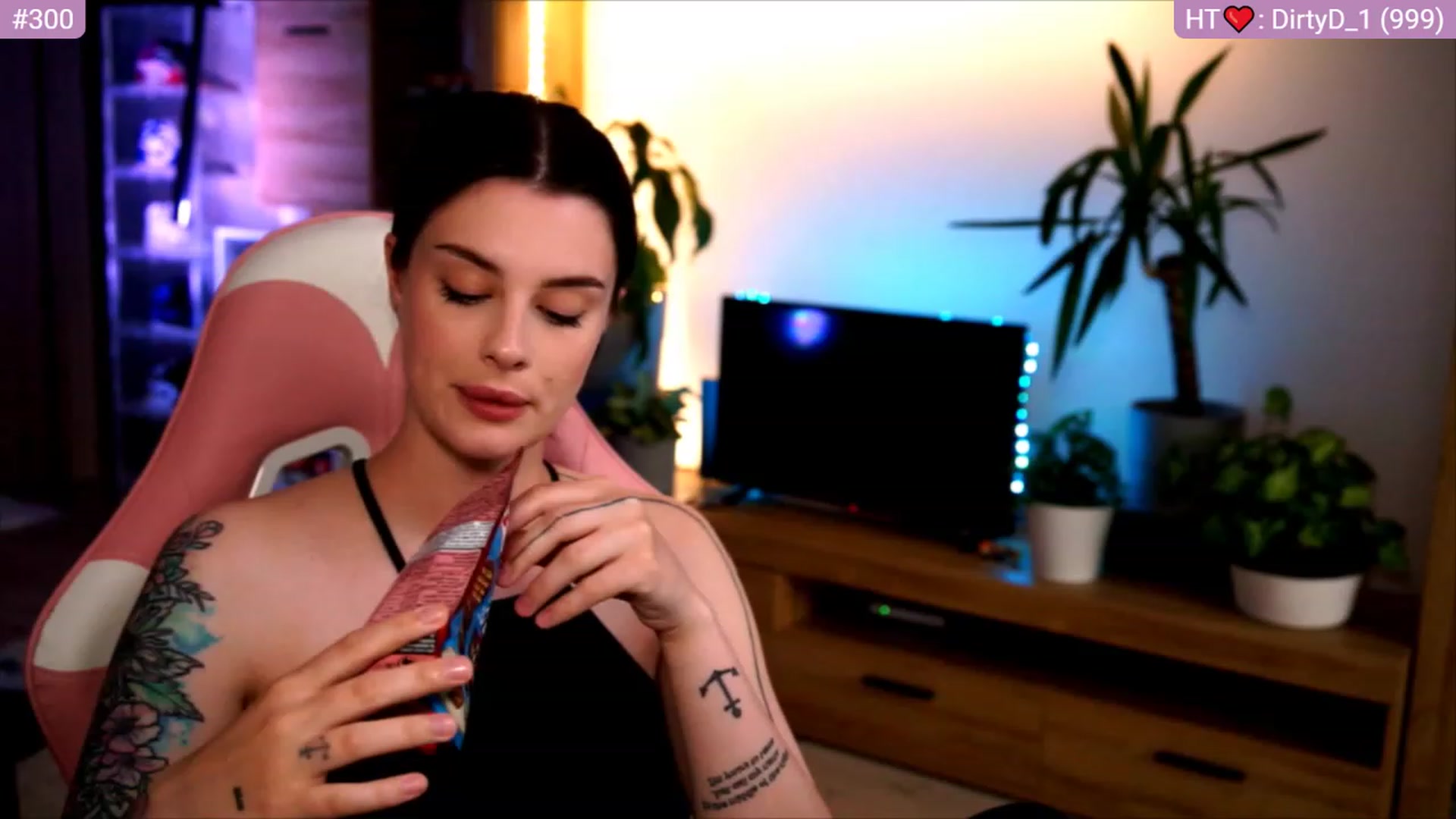 Gallery image thumbnail from lucynutty's myfreecams stream on, 06/18/2023, 19:08 image 13 of 20