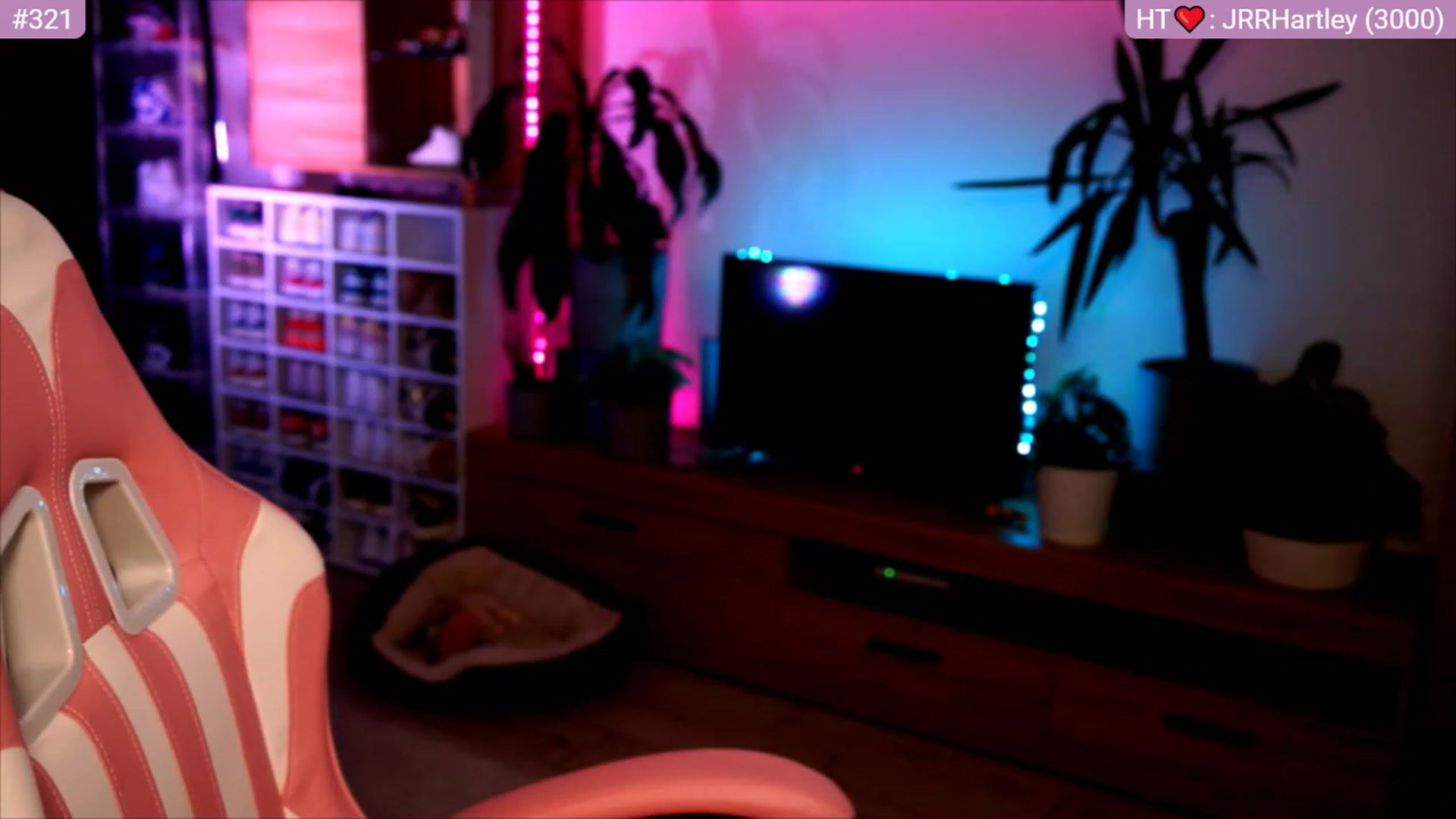 Gallery image thumbnail from lucynutty's myfreecams stream on, 06/20/2023, 19:17 image 17 of 20