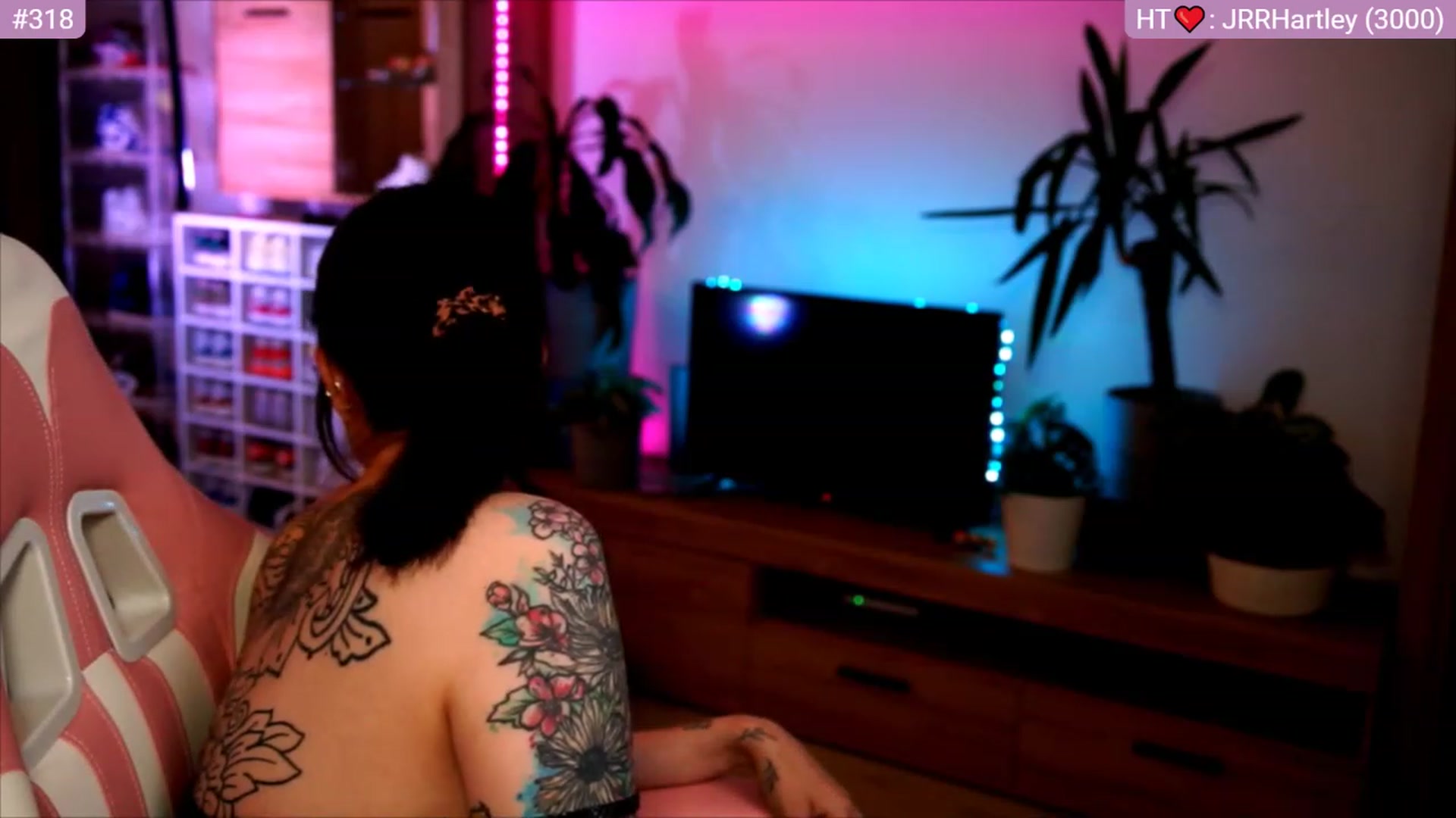 Gallery image thumbnail from lucynutty's myfreecams stream on, 06/20/2023, 19:17 image 20 of 20
