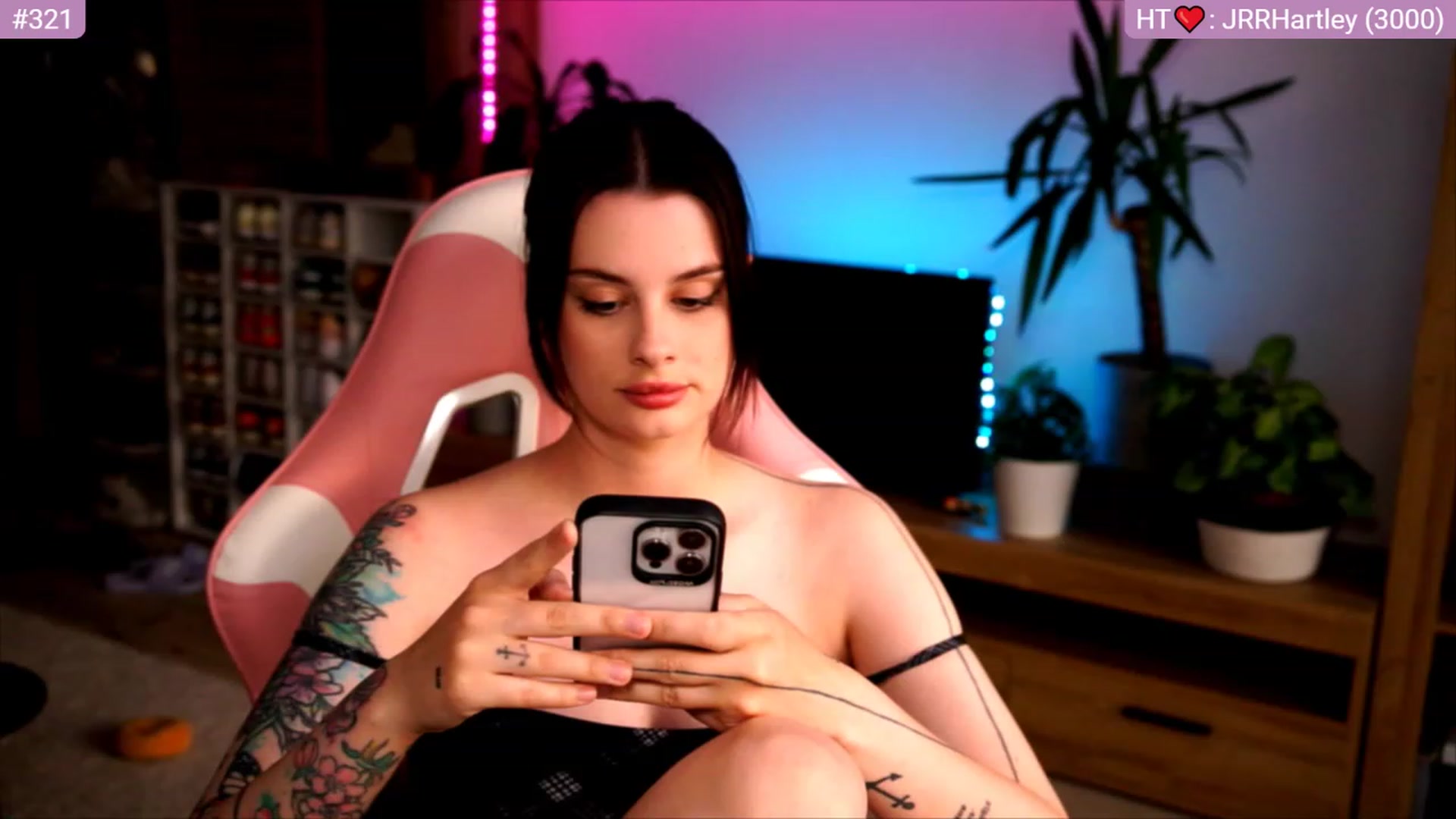 Gallery image thumbnail from lucynutty's myfreecams stream on, 06/20/2023, 19:17 image 6 of 20