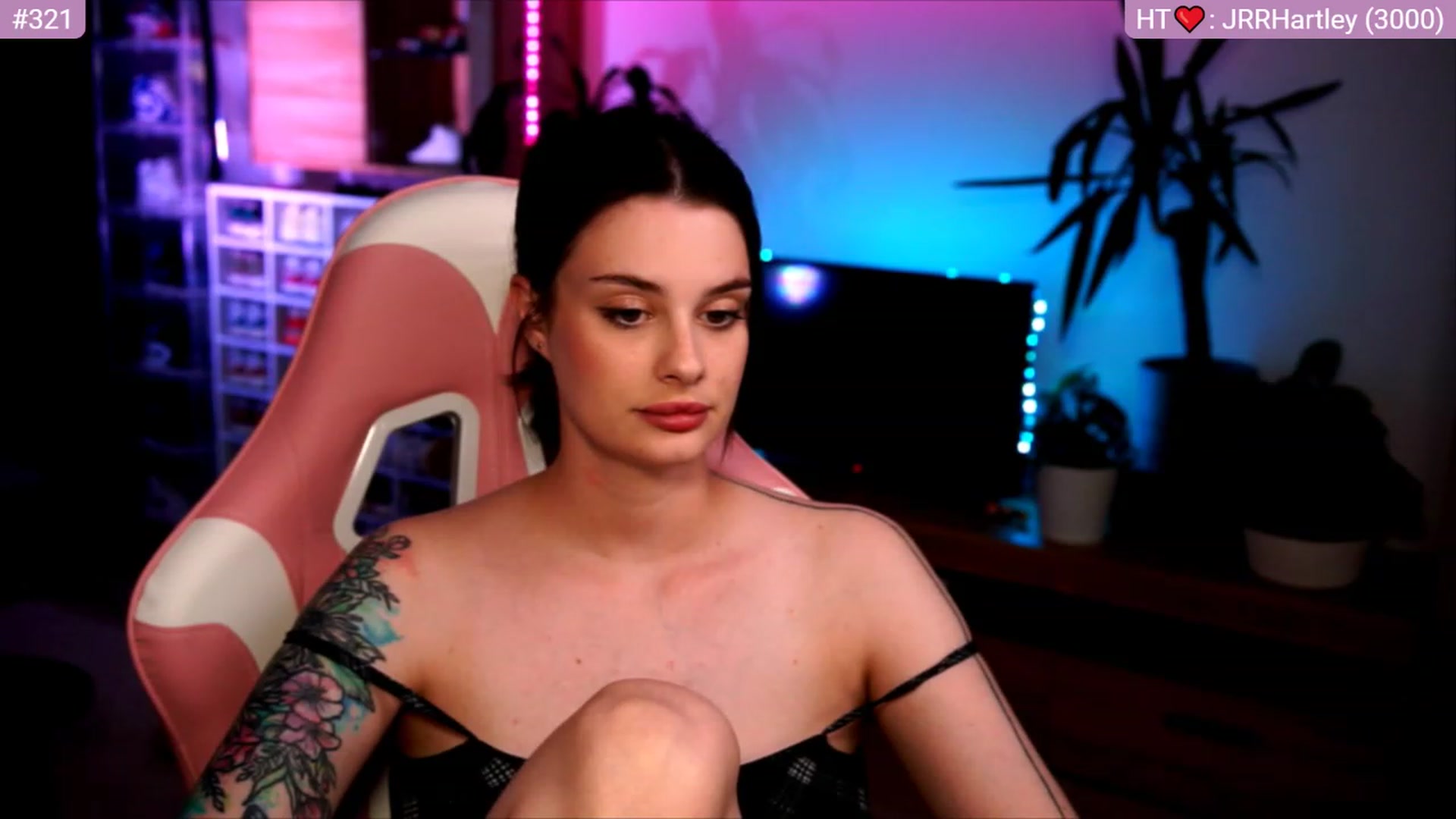 Gallery image thumbnail from lucynutty's myfreecams stream on, 06/20/2023, 19:17 image 16 of 20