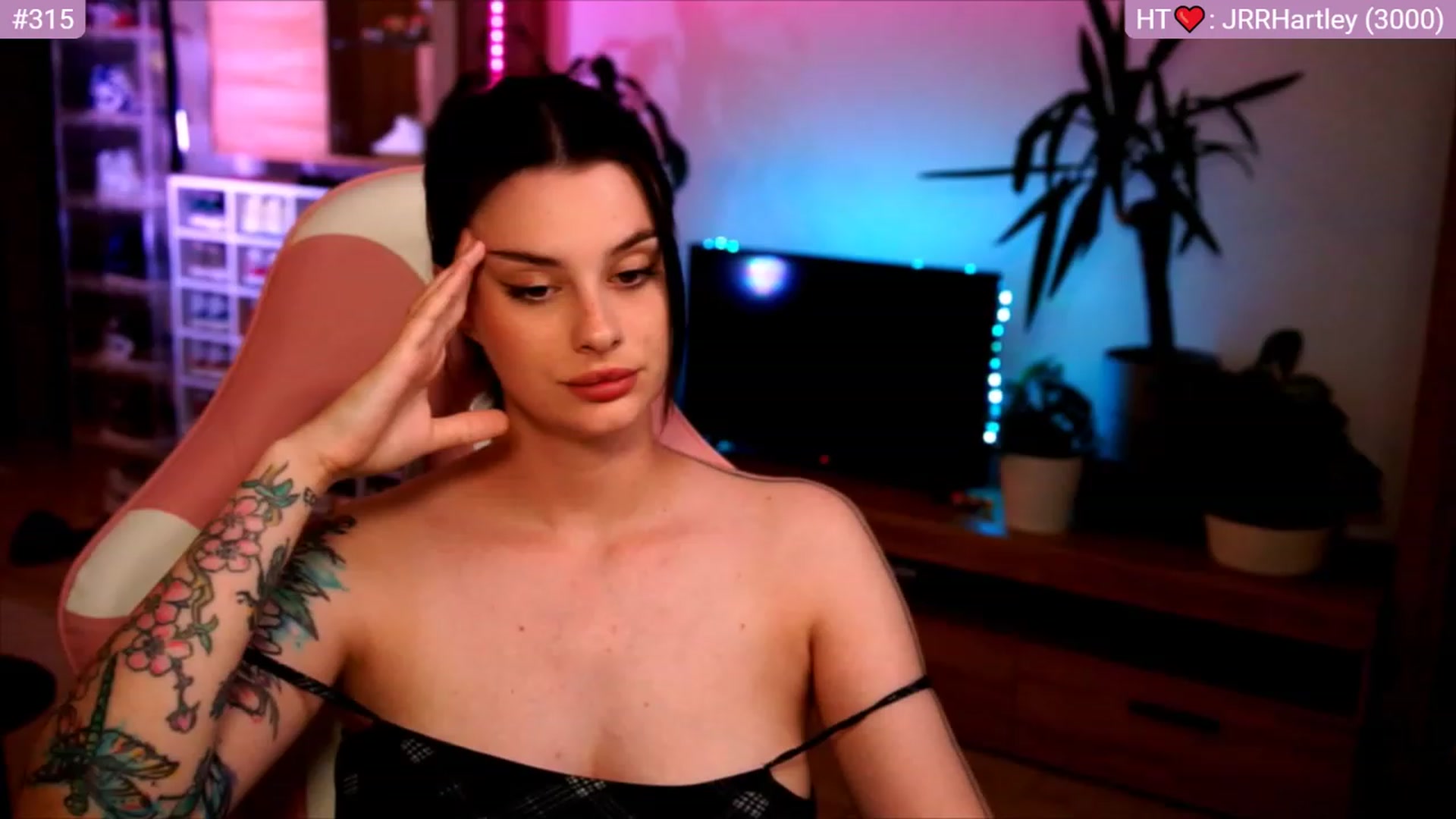 Gallery image thumbnail from lucynutty's myfreecams stream on, 06/20/2023, 20:08 image 20 of 20