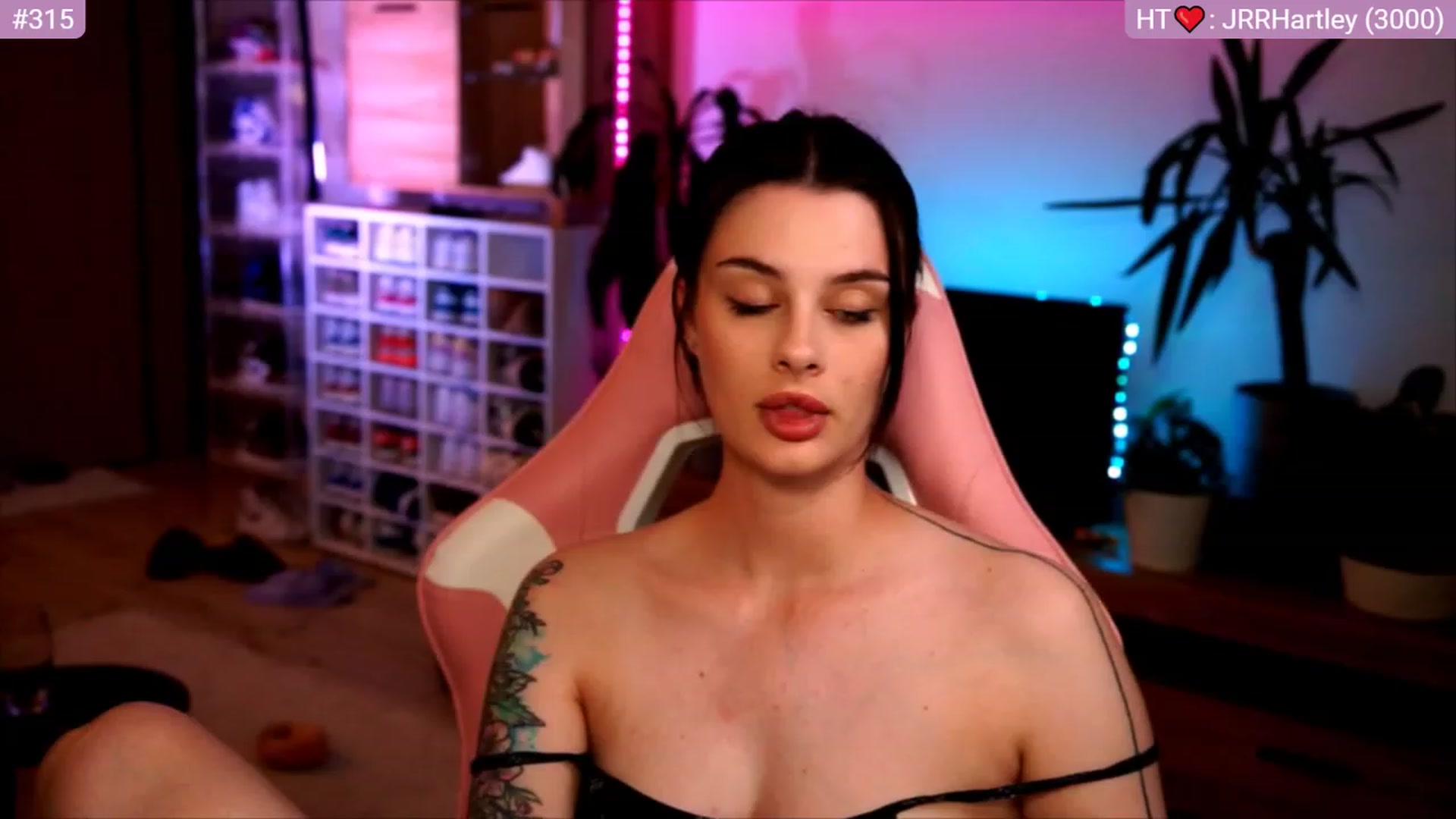 Gallery image thumbnail from lucynutty's myfreecams stream on, 06/20/2023, 20:08 image 15 of 20