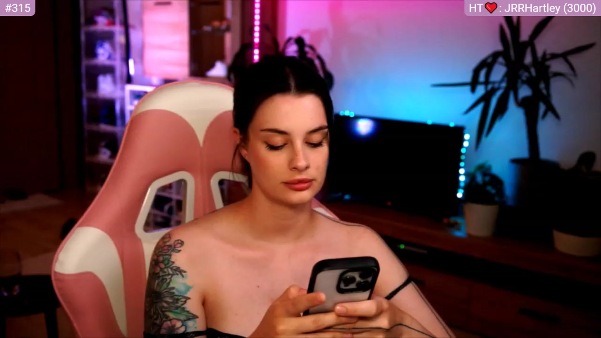 Gallery image thumbnail from lucynutty's myfreecams stream on, 06/20/2023, 20:08 image 18 of 20