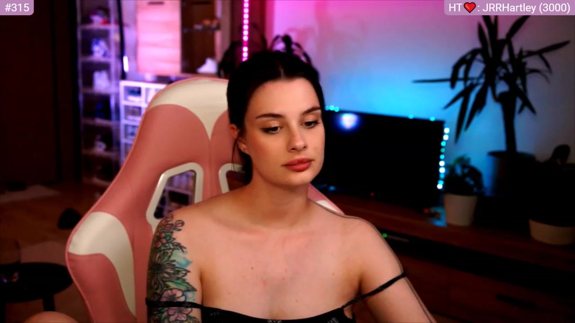 Gallery image thumbnail from lucynutty's myfreecams stream on, 06/20/2023, 20:08 image 17 of 20