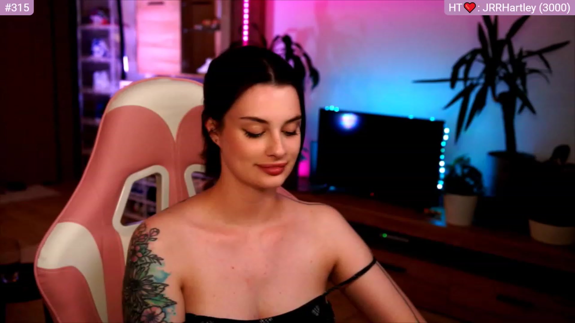 Gallery image thumbnail from lucynutty's myfreecams stream on, 06/20/2023, 20:08 image 16 of 20