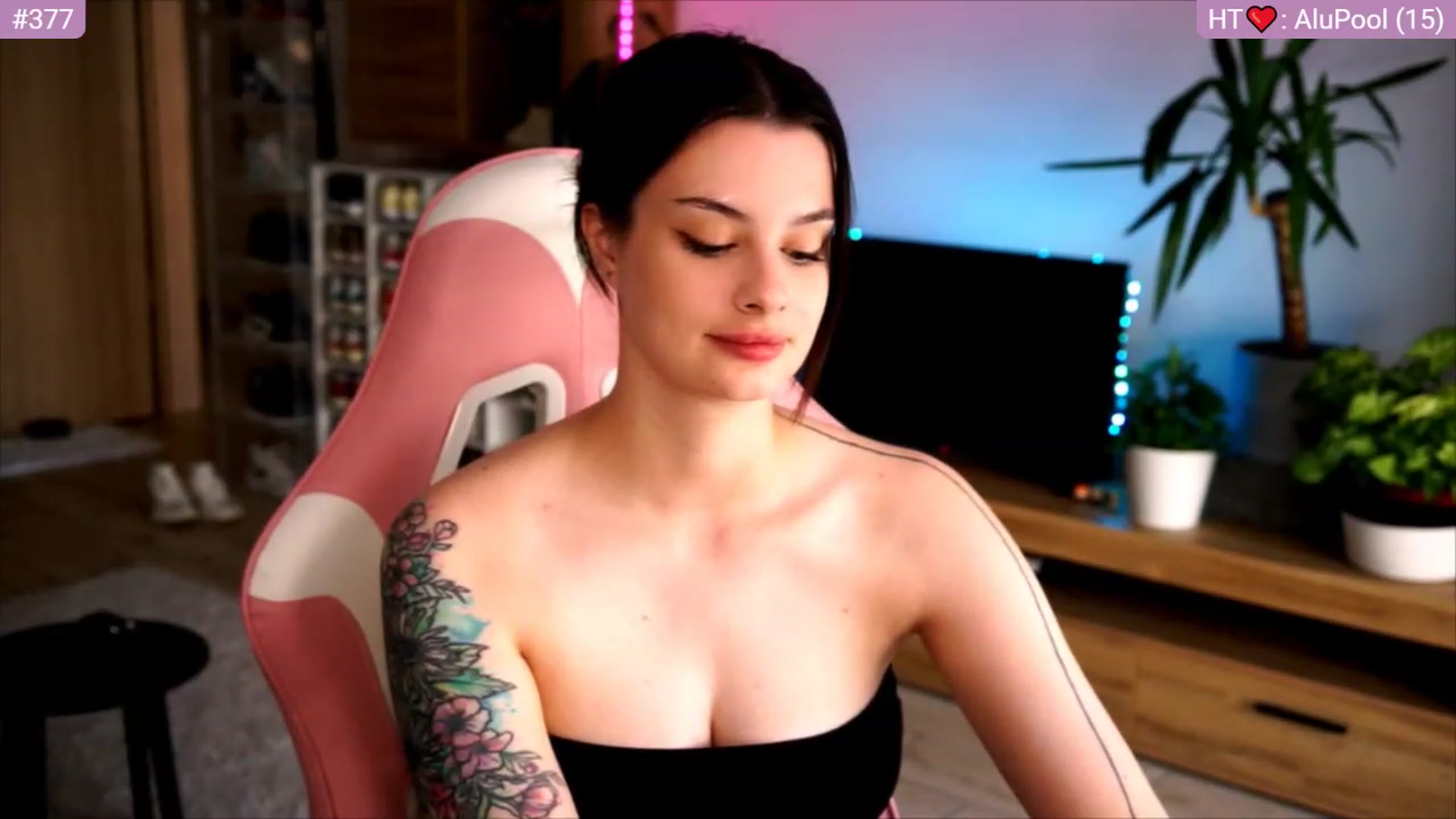 Gallery image thumbnail from lucynutty's myfreecams stream on, 06/23/2023, 07:49 image 16 of 20
