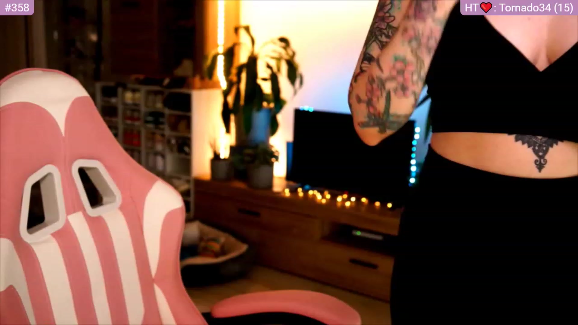 Gallery image thumbnail from lucynutty's myfreecams stream on, 06/24/2023, 13:24 image 6 of 20