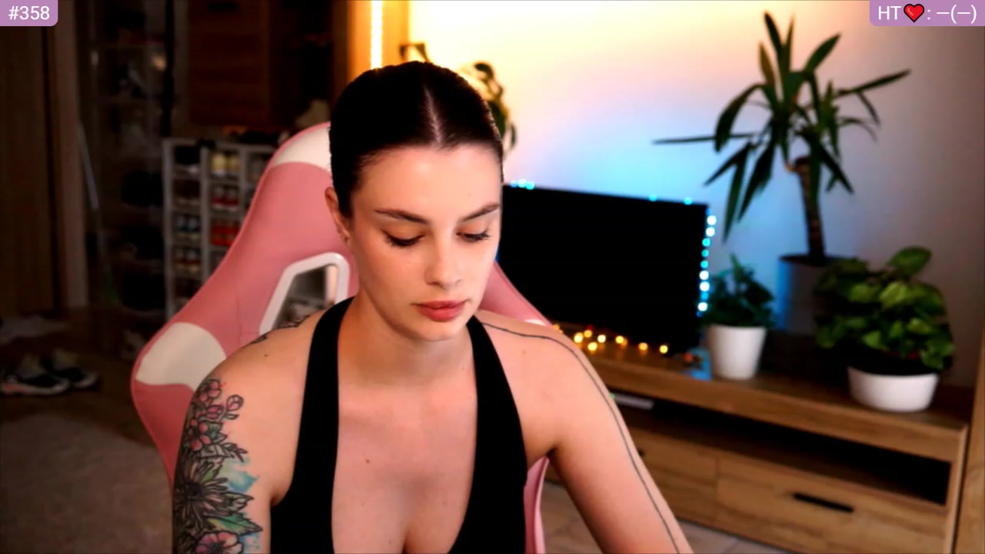 Gallery image thumbnail from lucynutty's myfreecams stream on, 06/24/2023, 13:24 image 2 of 20