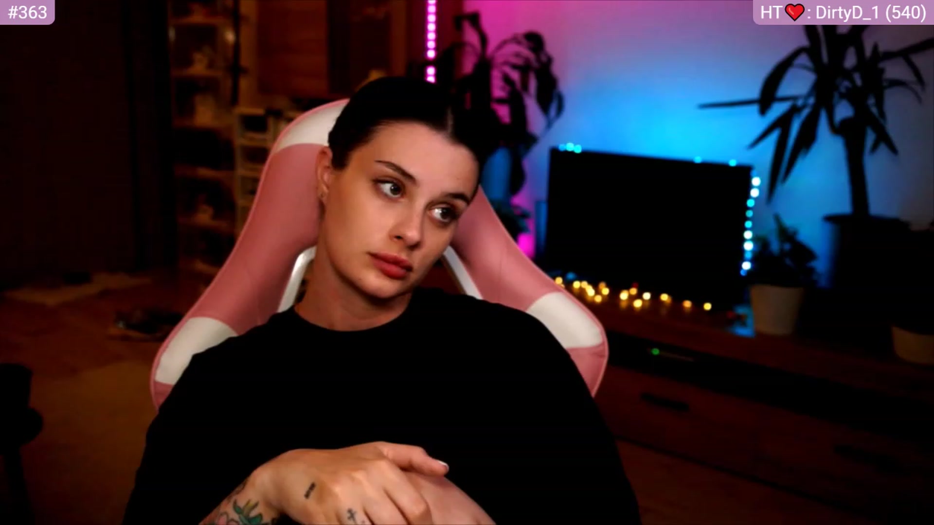 Gallery image thumbnail from lucynutty's myfreecams stream on, 06/24/2023, 21:17 image 4 of 20
