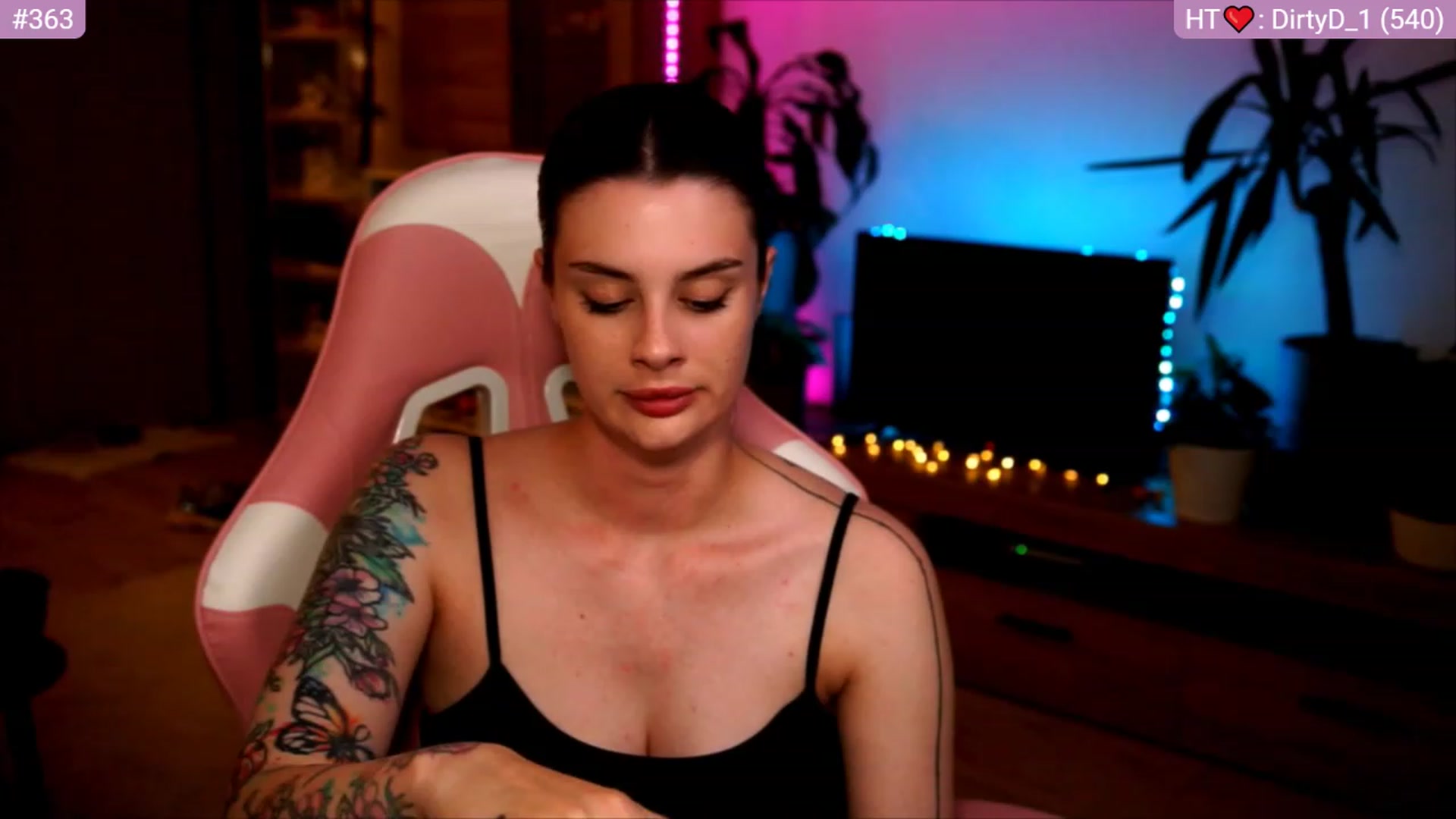 Gallery image thumbnail from lucynutty's myfreecams stream on, 06/24/2023, 21:17 image 14 of 20