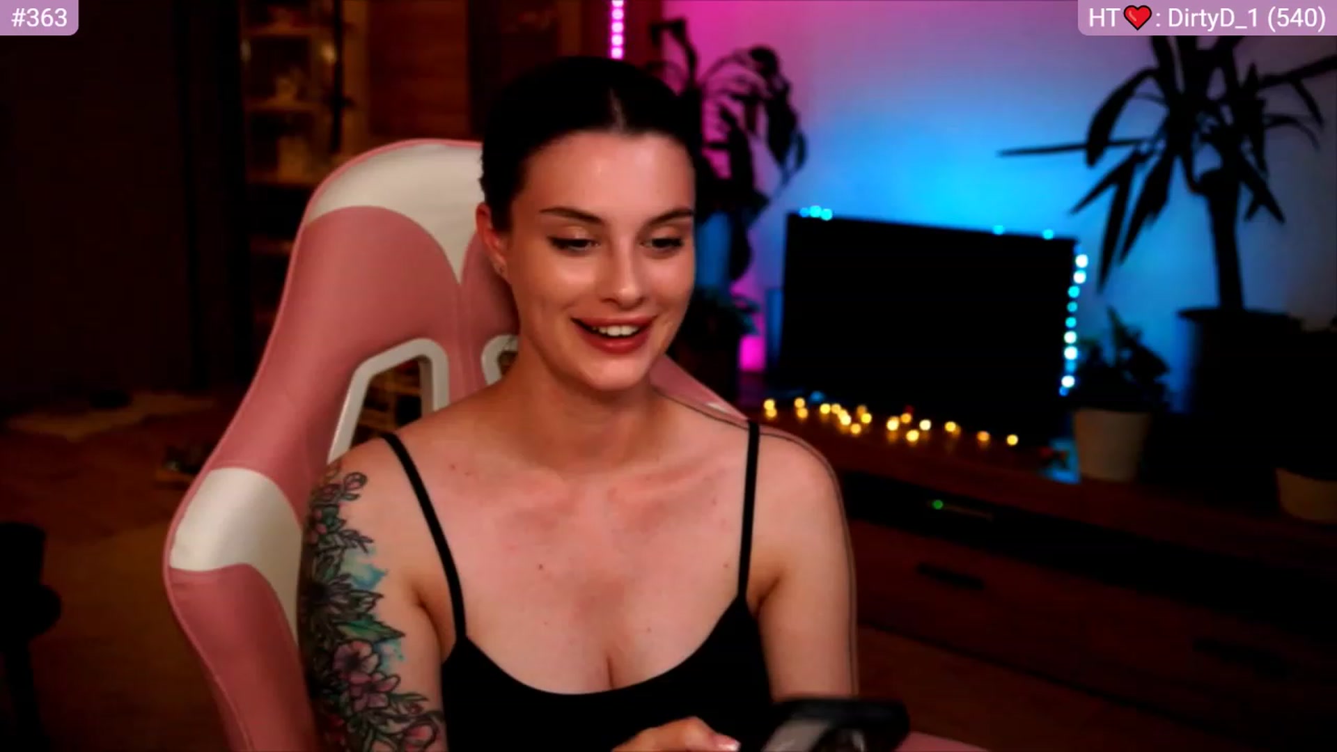 Gallery image thumbnail from lucynutty's myfreecams stream on, 06/24/2023, 21:17 image 11 of 20