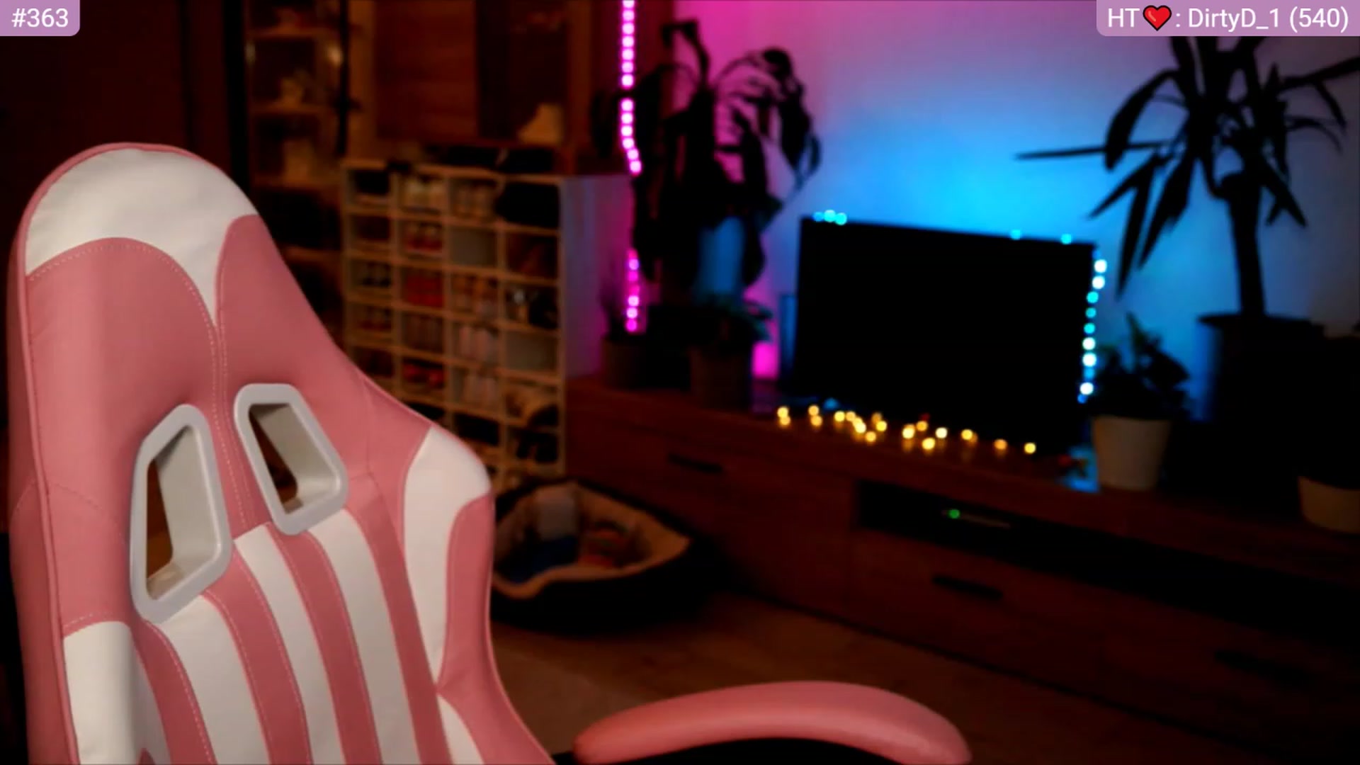 Gallery image thumbnail from lucynutty's myfreecams stream on, 06/24/2023, 21:17 image 6 of 20