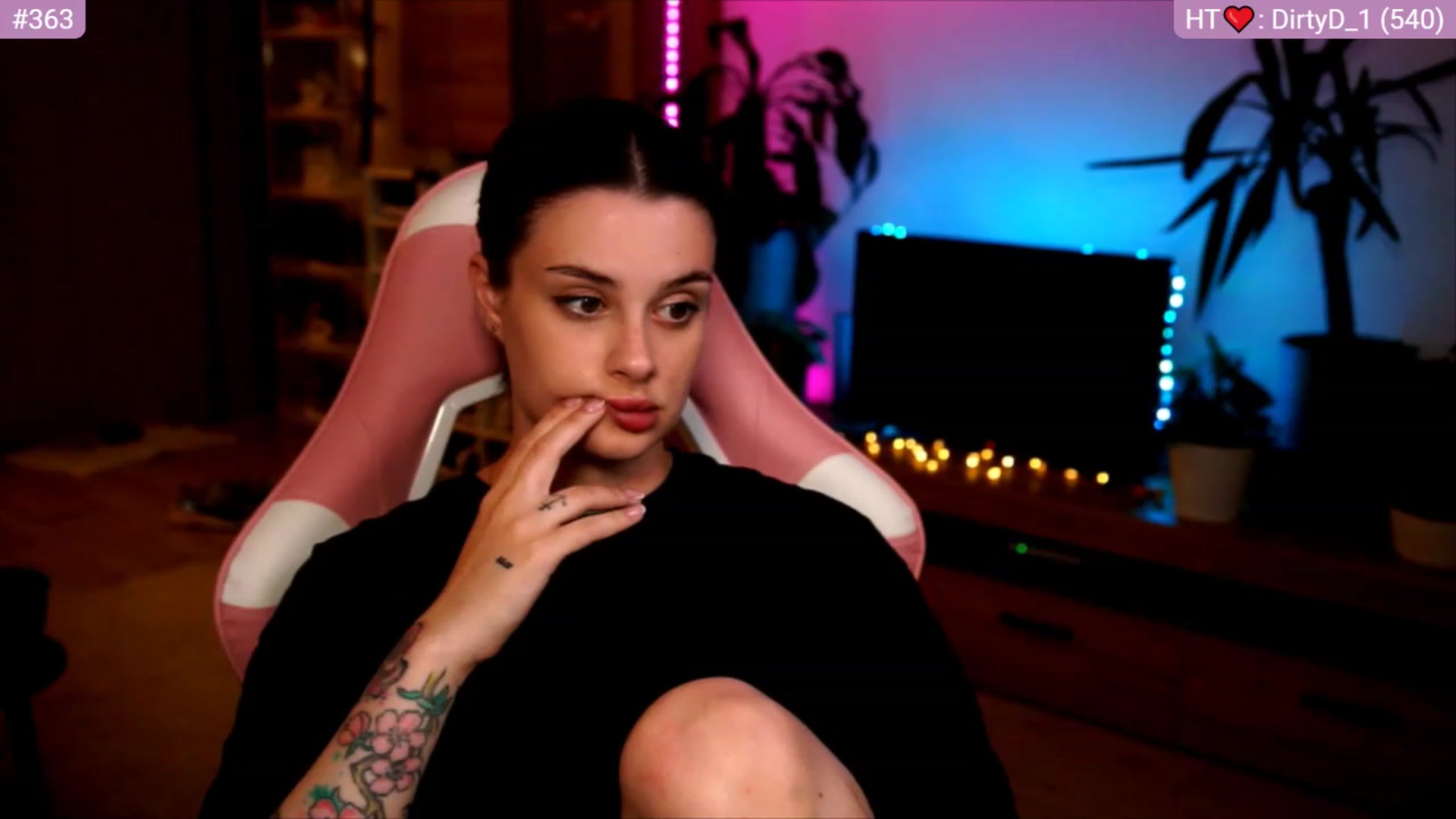 Gallery image thumbnail from lucynutty's myfreecams stream on, 06/24/2023, 21:17 image 2 of 20