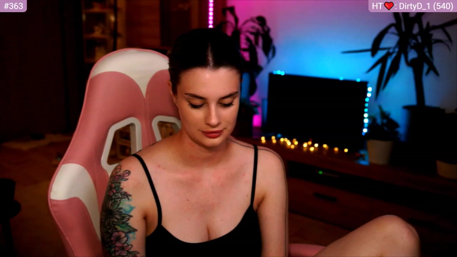 Gallery image thumbnail from lucynutty's myfreecams stream on, 06/24/2023, 21:17 image 15 of 20