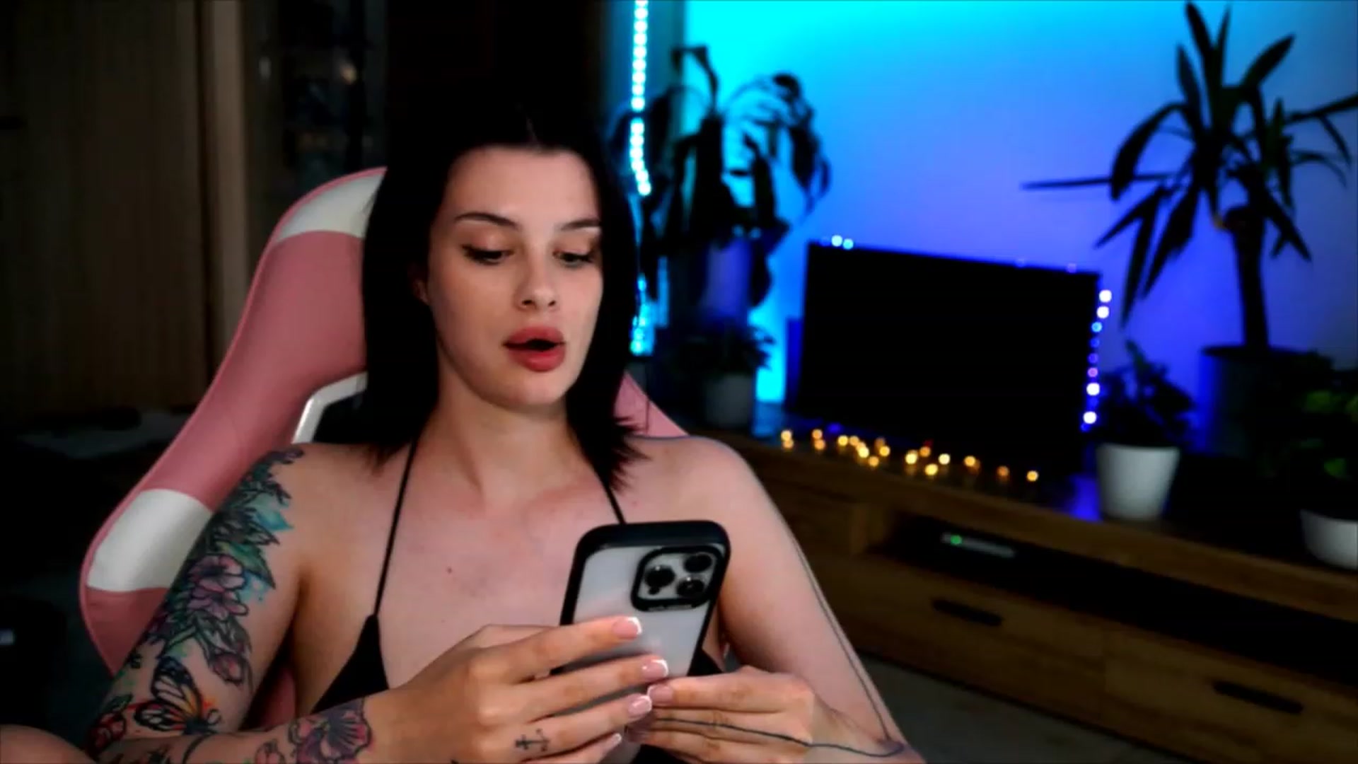Gallery image thumbnail from lucynutty's myfreecams stream on, 06/25/2023, 10:55 image 16 of 20