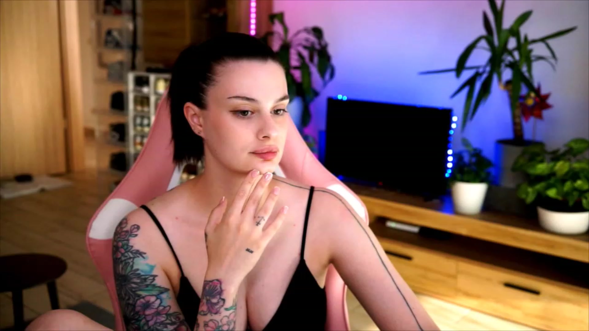 Gallery image thumbnail from lucynutty's myfreecams stream on, 06/26/2023, 18:08 image 1 of 20