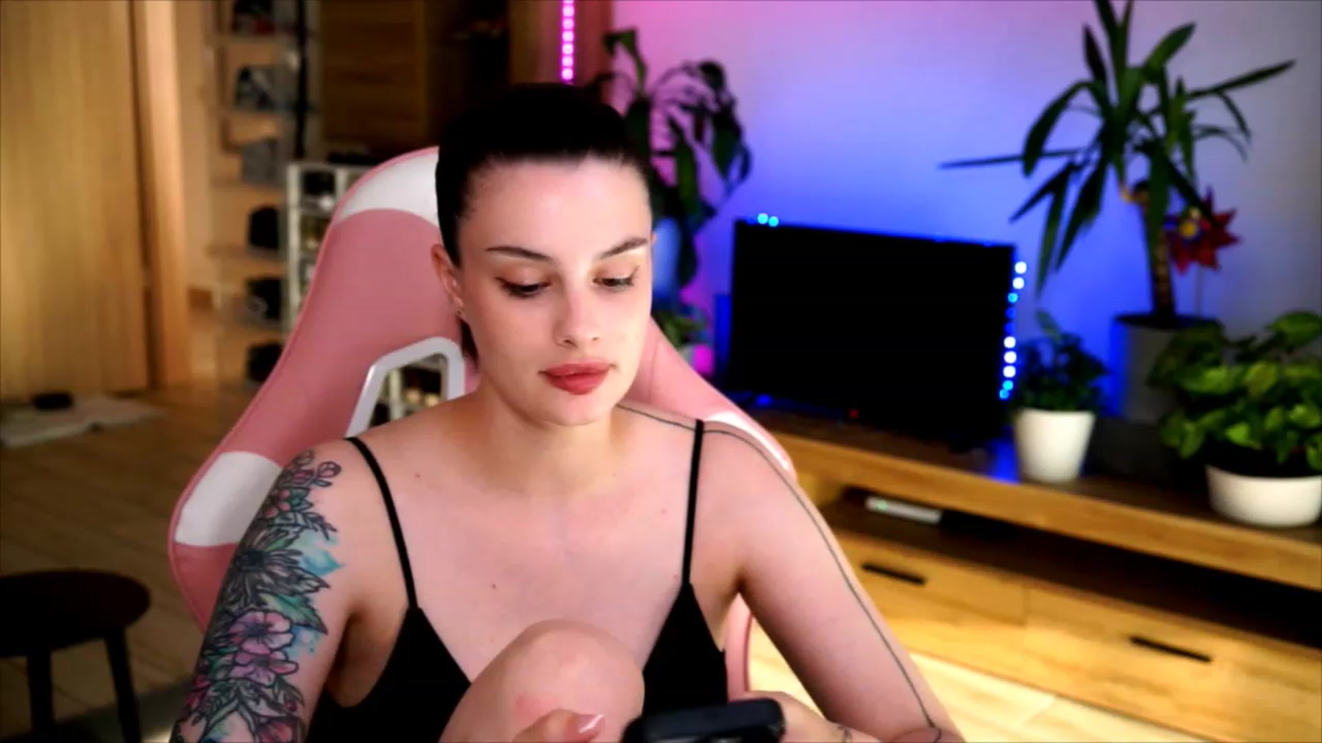 Gallery image thumbnail from lucynutty's myfreecams stream on, 06/26/2023, 18:08 image 5 of 20