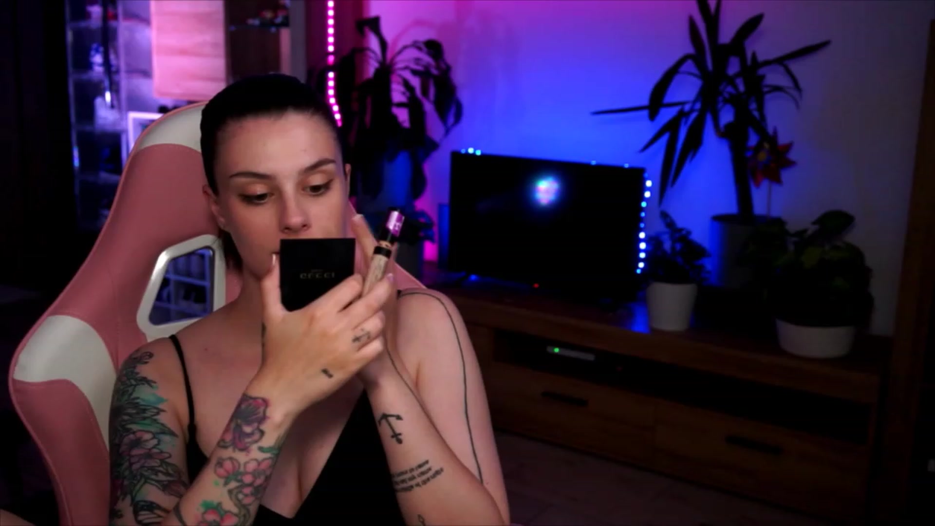 Gallery image thumbnail from lucynutty's myfreecams stream on, 06/26/2023, 19:25 image 8 of 20