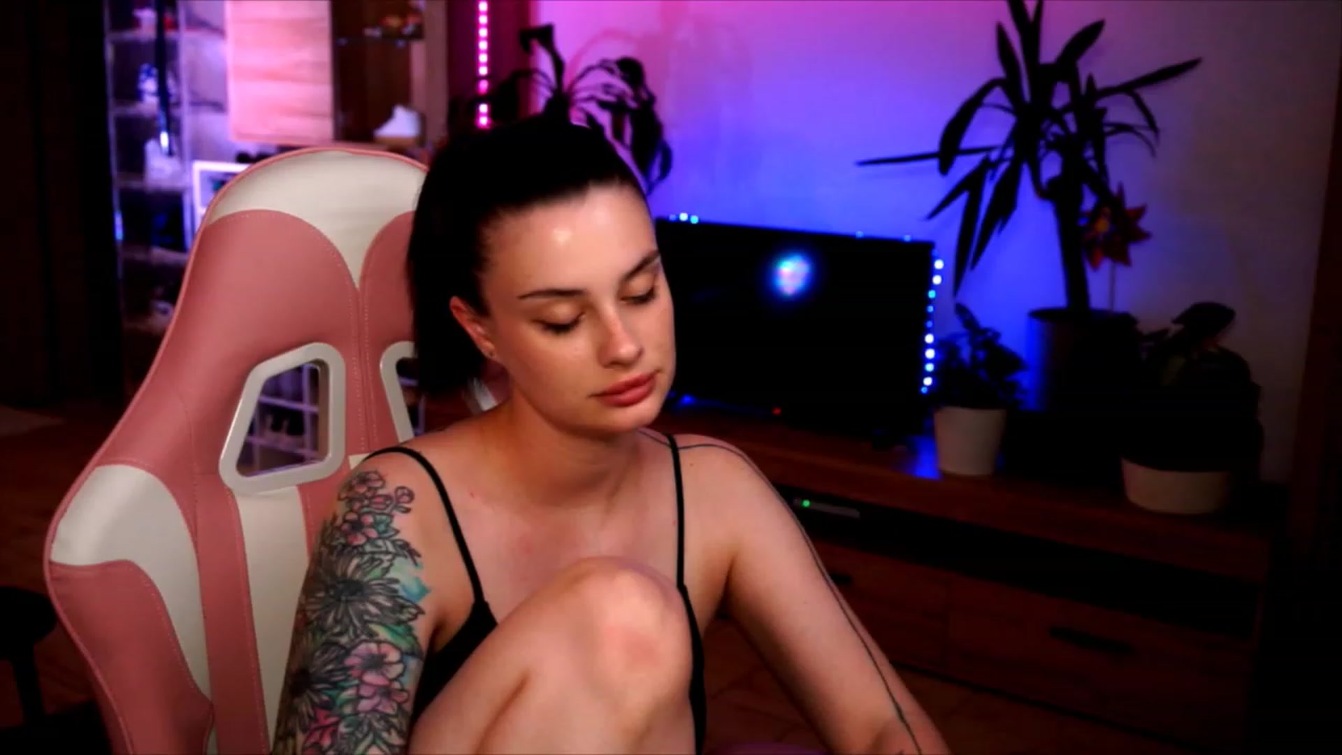 Gallery image thumbnail from lucynutty's myfreecams stream on, 06/26/2023, 19:51 image 15 of 20
