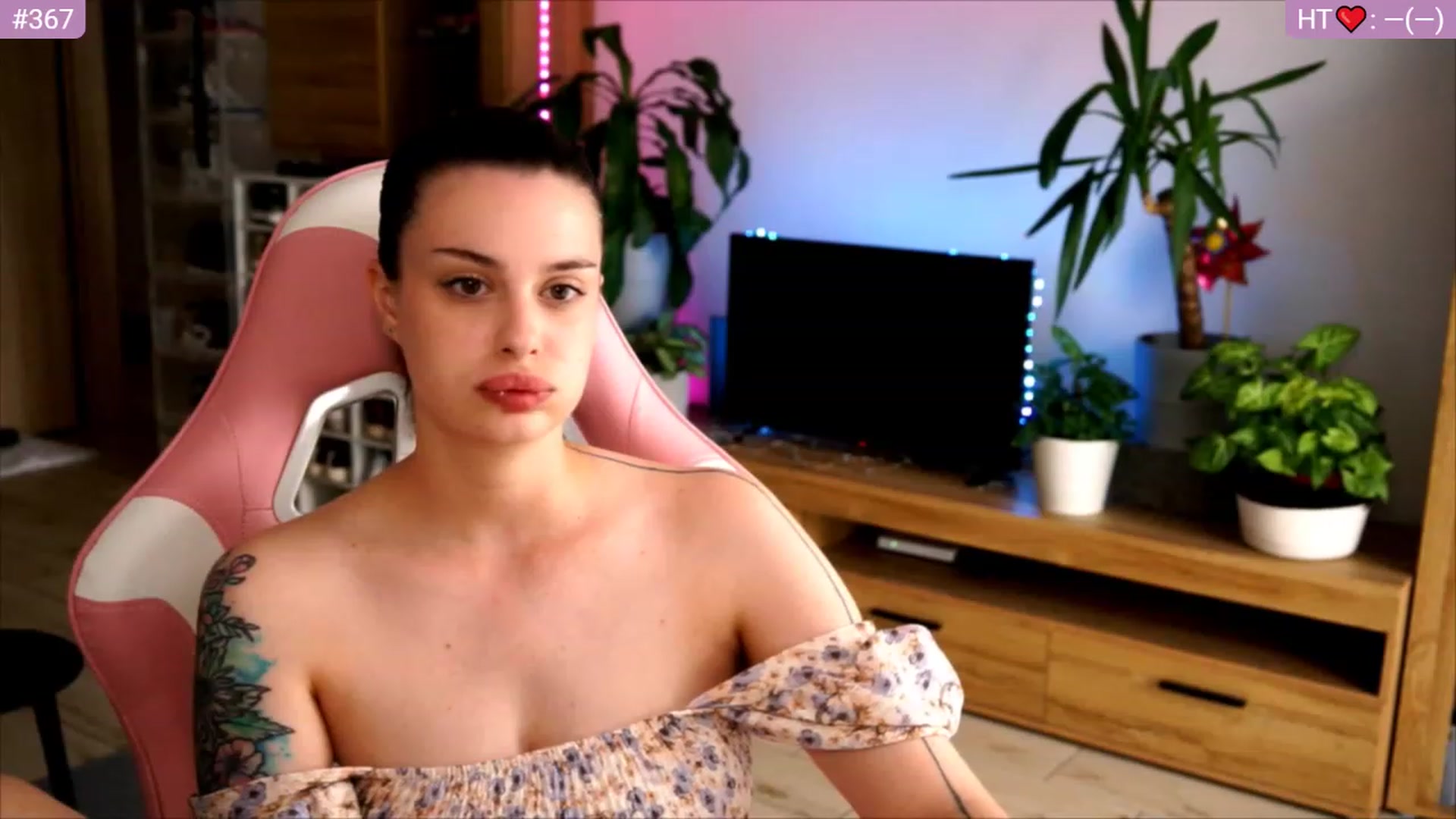 Gallery image thumbnail from lucynutty's myfreecams stream on, 06/27/2023, 08:13 image 16 of 20