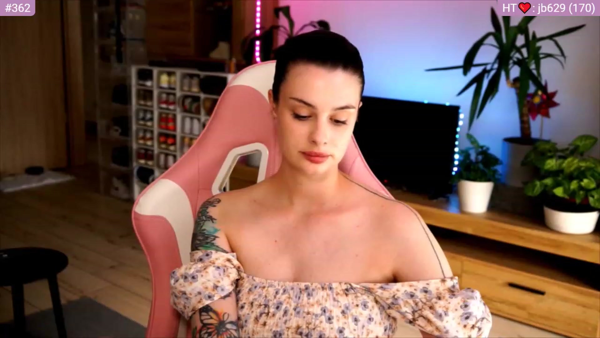 Gallery image thumbnail from lucynutty's myfreecams stream on, 06/27/2023, 10:58 image 12 of 20