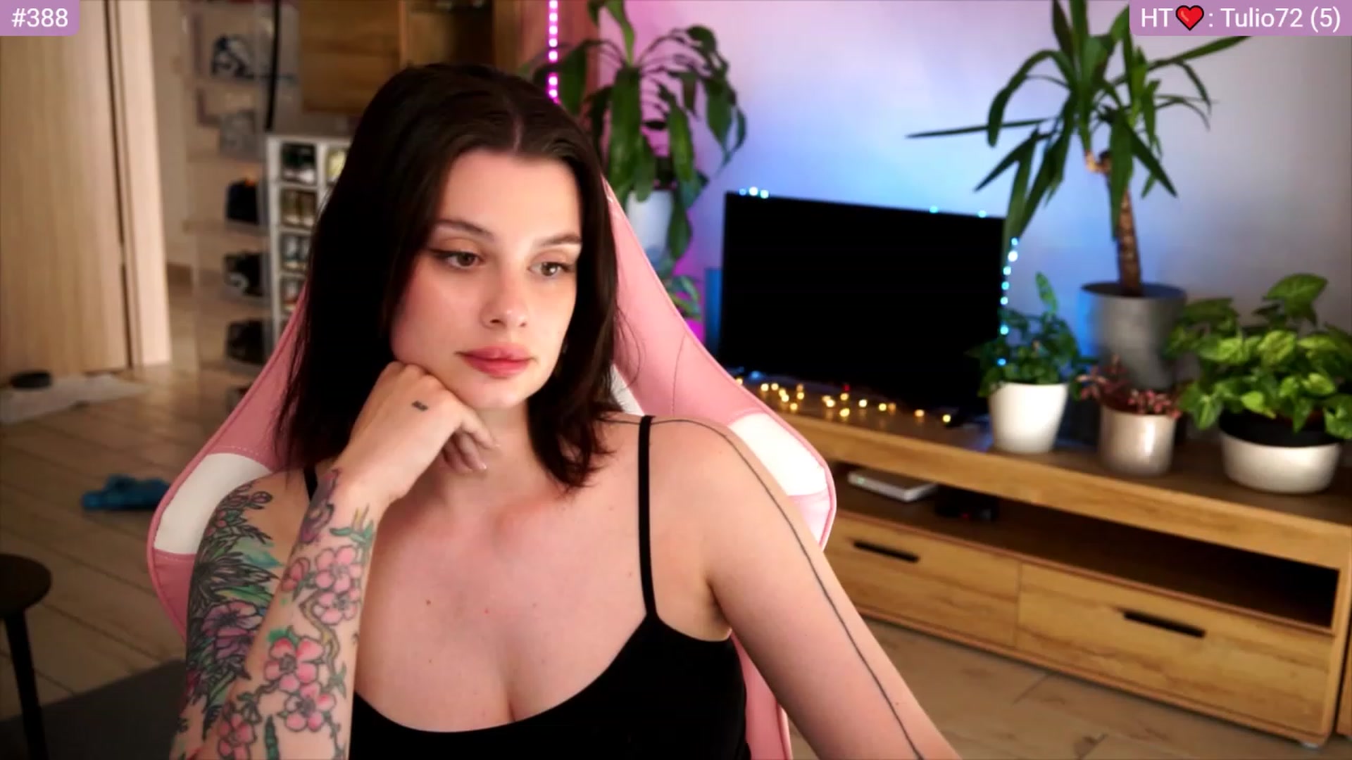 Gallery image thumbnail from lucynutty's myfreecams stream on, 06/28/2023, 16:04 image 18 of 20
