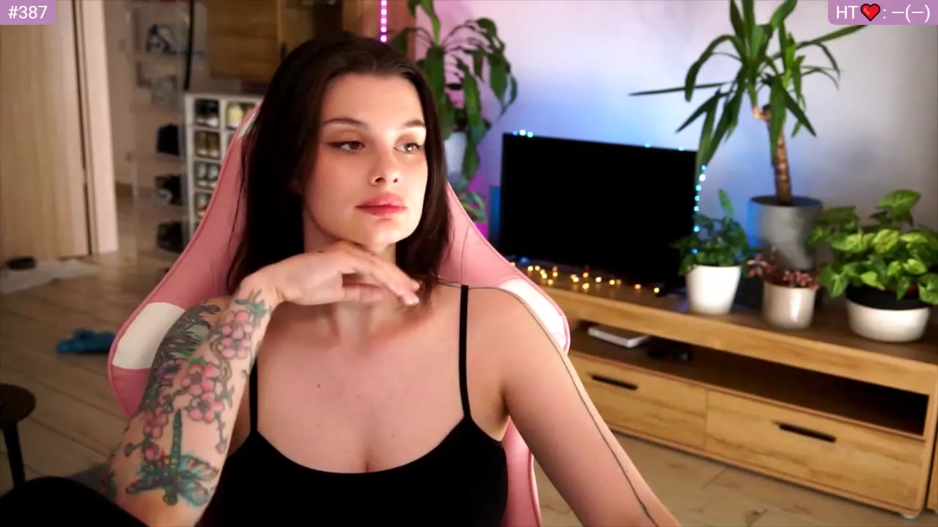 Gallery image thumbnail from lucynutty's myfreecams stream on, 06/28/2023, 16:04 image 5 of 20