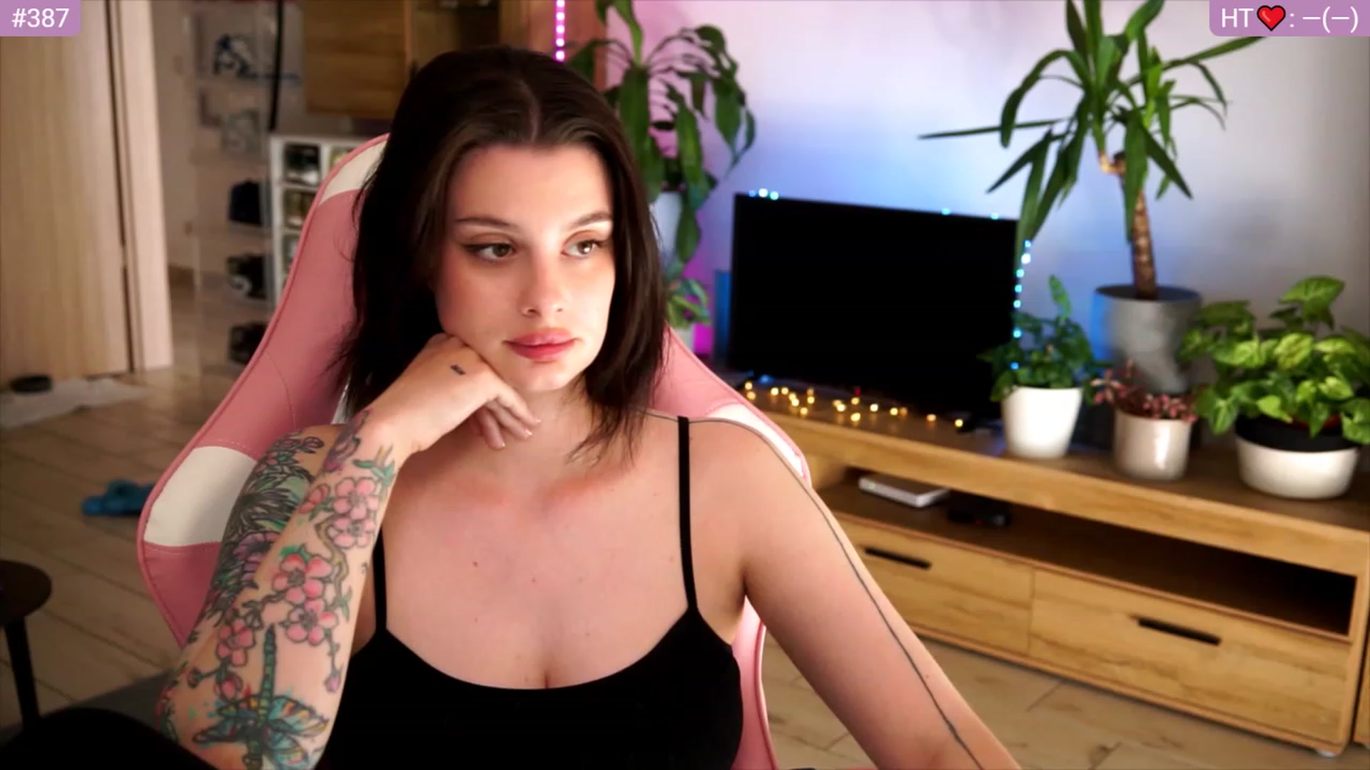 Gallery image thumbnail from lucynutty's myfreecams stream on, 06/28/2023, 16:04 image 4 of 20