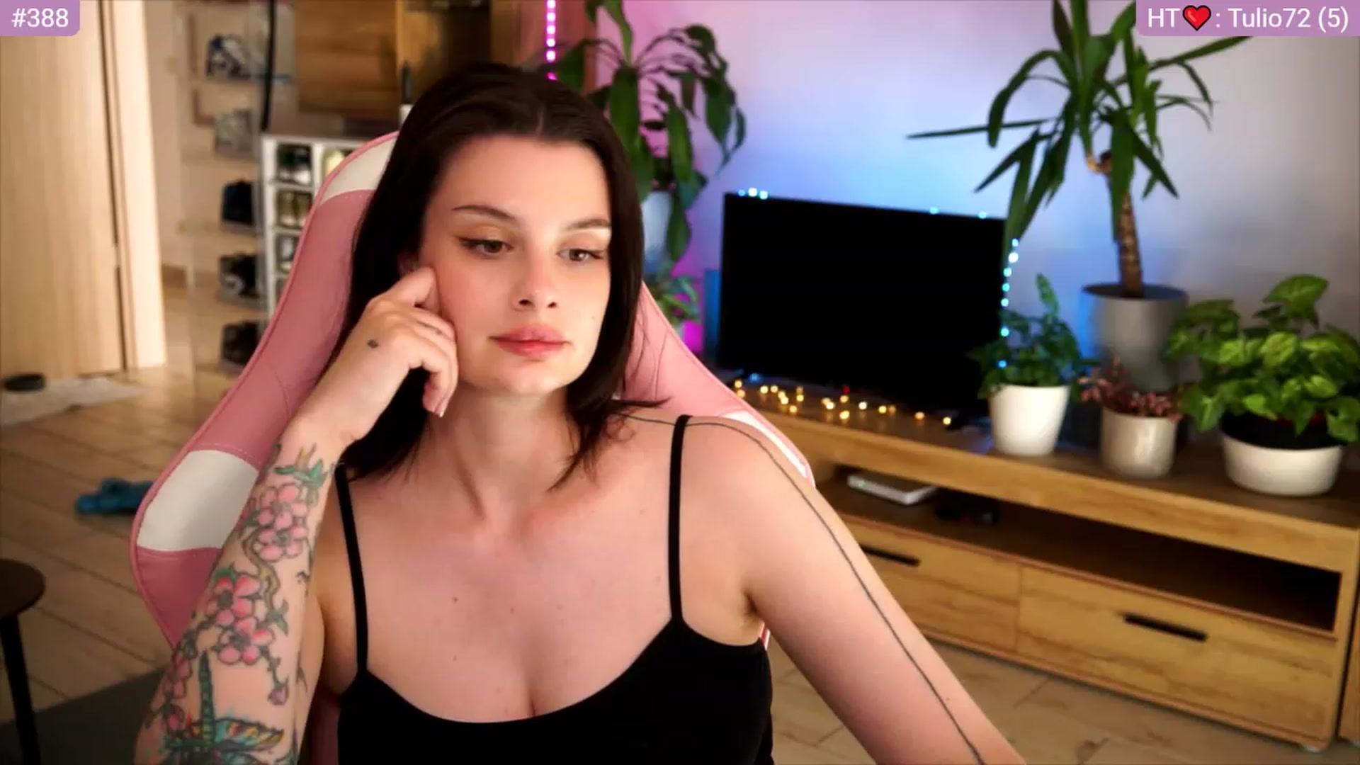 Gallery image thumbnail from lucynutty's myfreecams stream on, 06/28/2023, 17:04 image 2 of 20