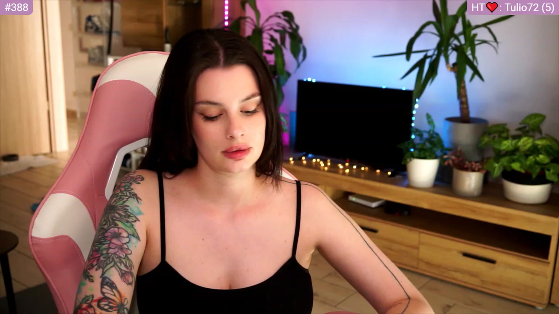 Gallery image thumbnail from lucynutty's myfreecams stream on, 06/28/2023, 17:04 image 8 of 20