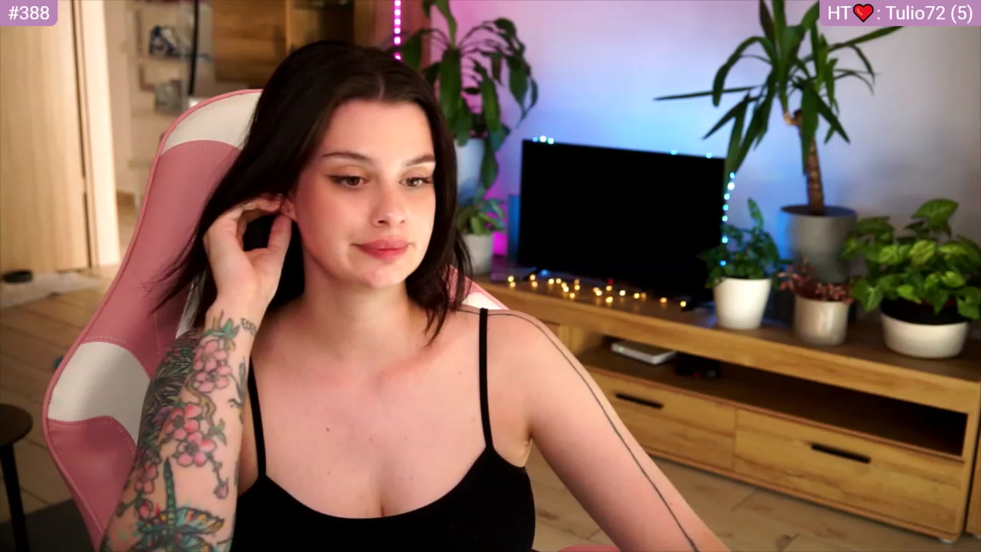 Gallery image thumbnail from lucynutty's myfreecams stream on, 06/28/2023, 17:04 image 6 of 20